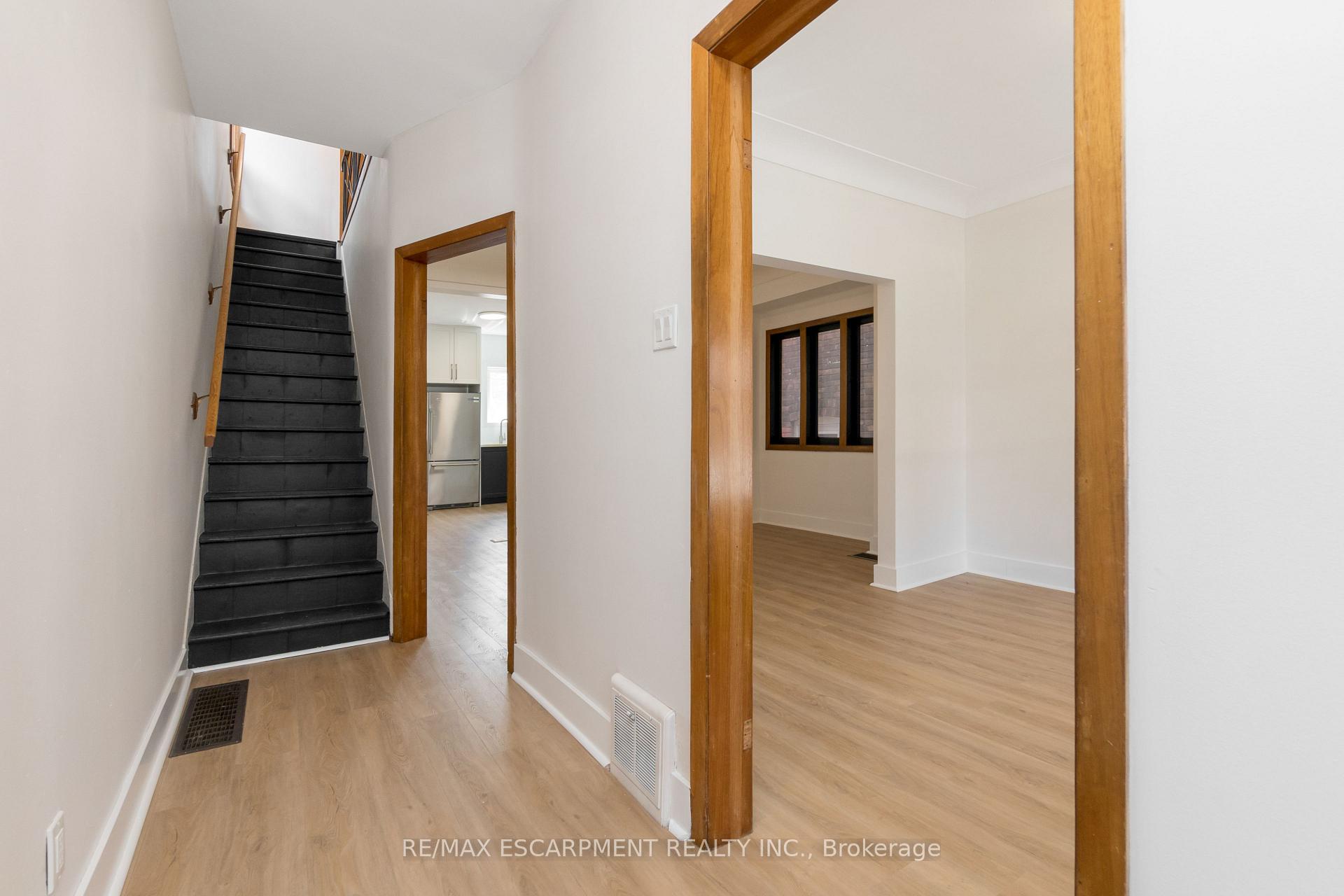 Photo 4 of Unit Upper, 48 Sherman Avenue N, Hamilton, Gibson — HOMEH