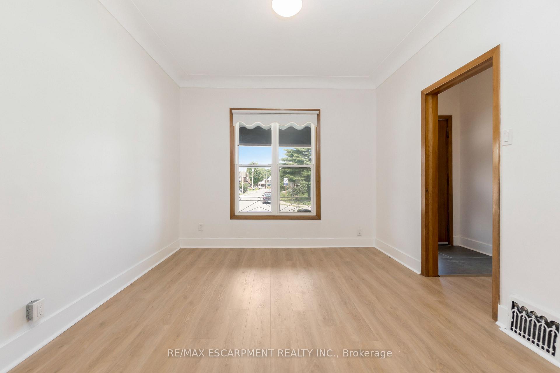 Photo 6 of Unit Upper, 48 Sherman Avenue N, Hamilton, Gibson — HOMEH