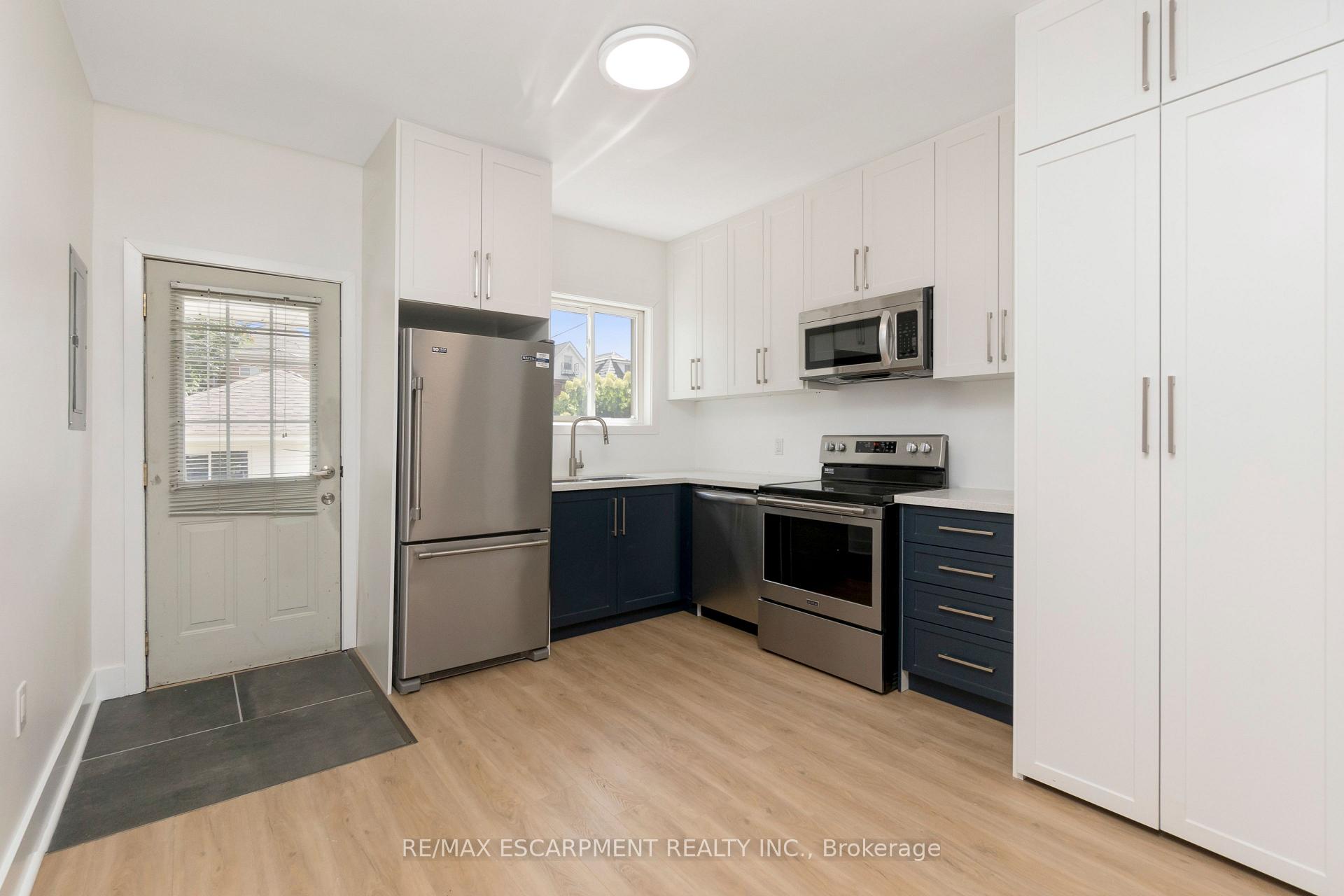 Photo 10 of Unit Upper, 48 Sherman Avenue N, Hamilton, Gibson — HOMEH