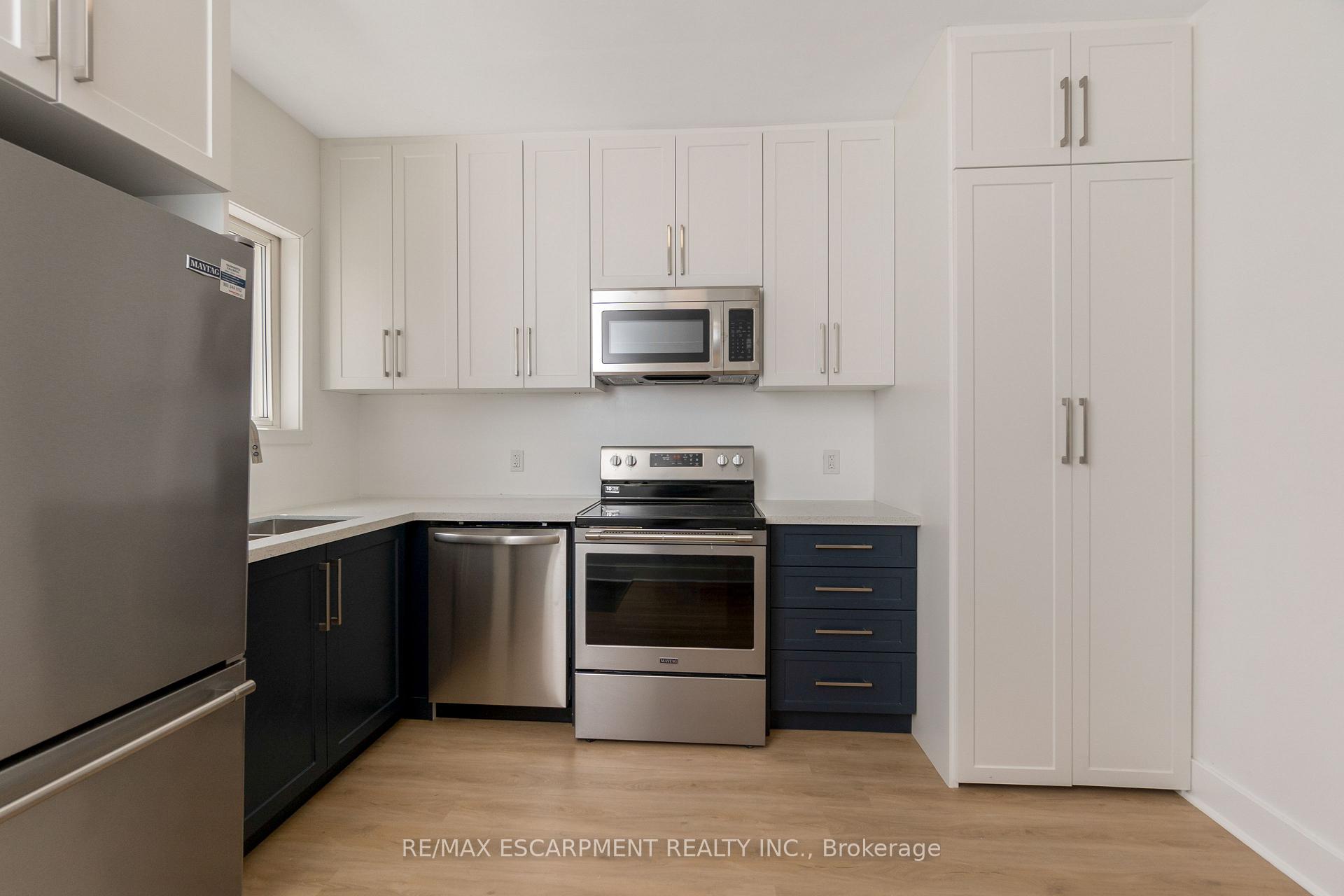 Photo 14 of Unit Upper, 48 Sherman Avenue N, Hamilton, Gibson — HOMEH