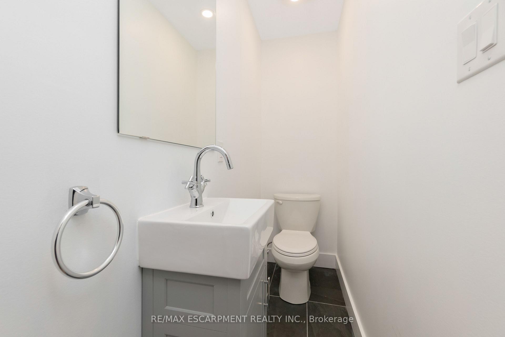 Photo 15 of Unit Upper, 48 Sherman Avenue N, Hamilton, Gibson — HOMEH