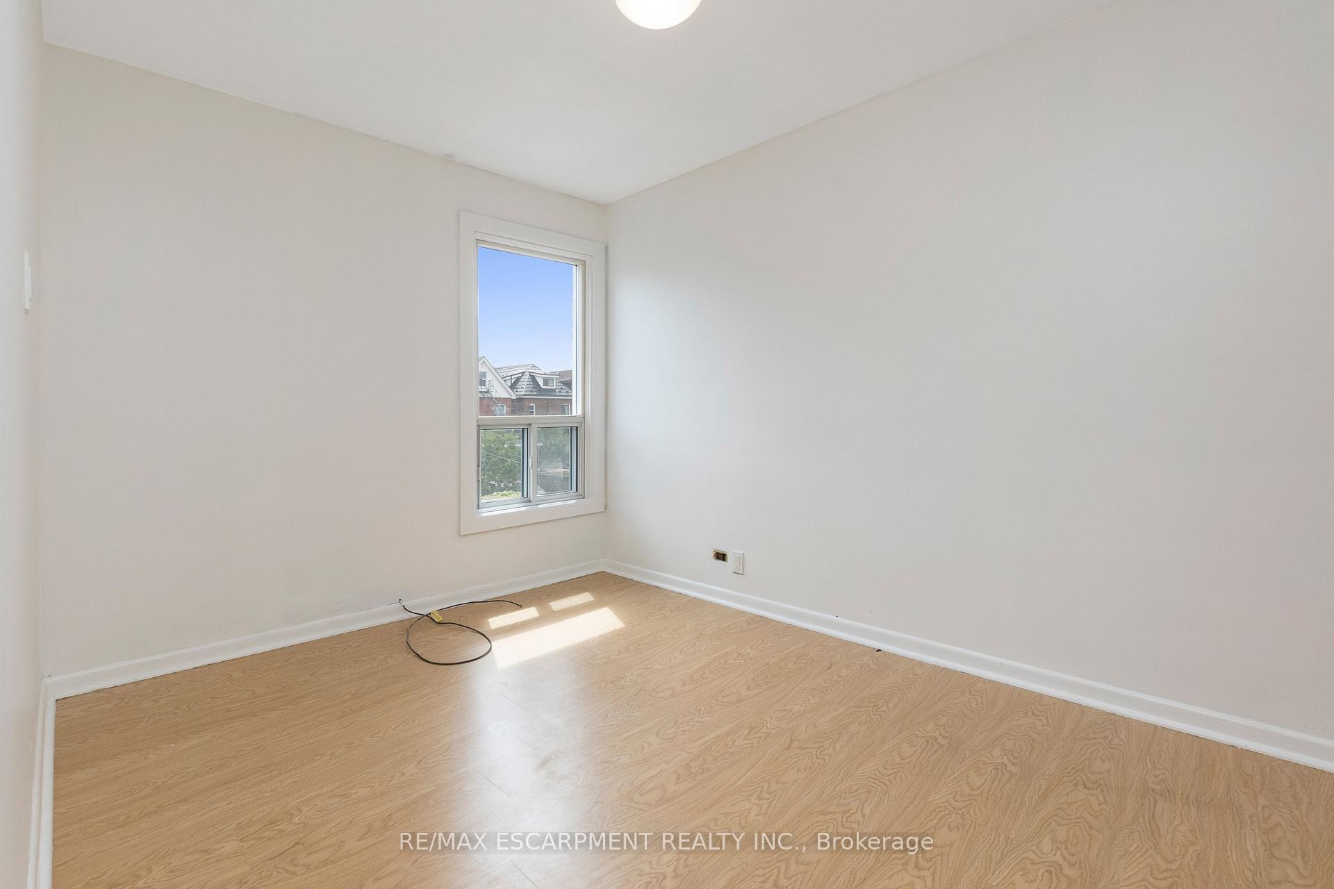 Photo 16 of Unit Upper, 48 Sherman Avenue N, Hamilton, Gibson — HOMEH