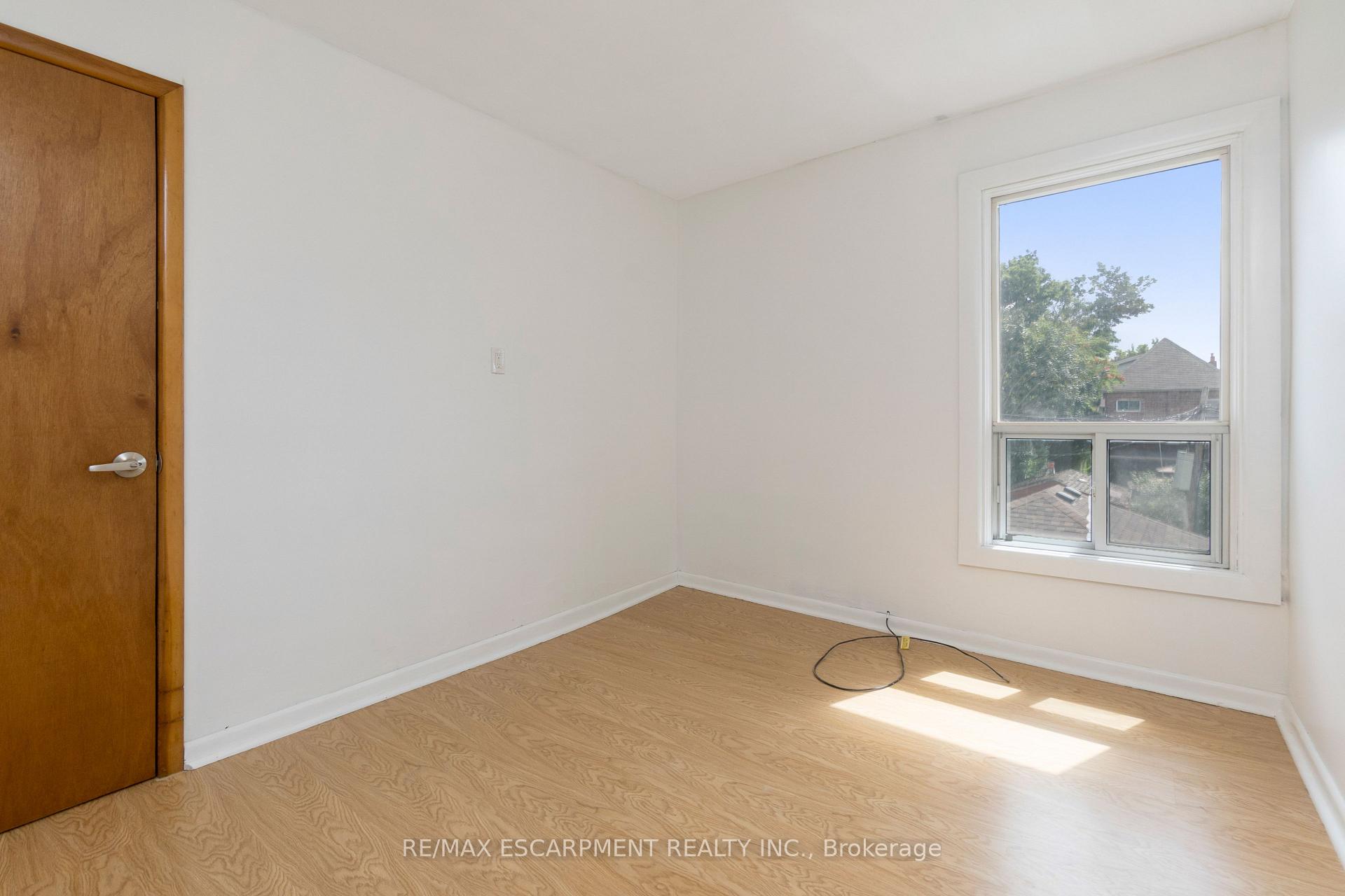 Photo 17 of Unit Upper, 48 Sherman Avenue N, Hamilton, Gibson — HOMEH