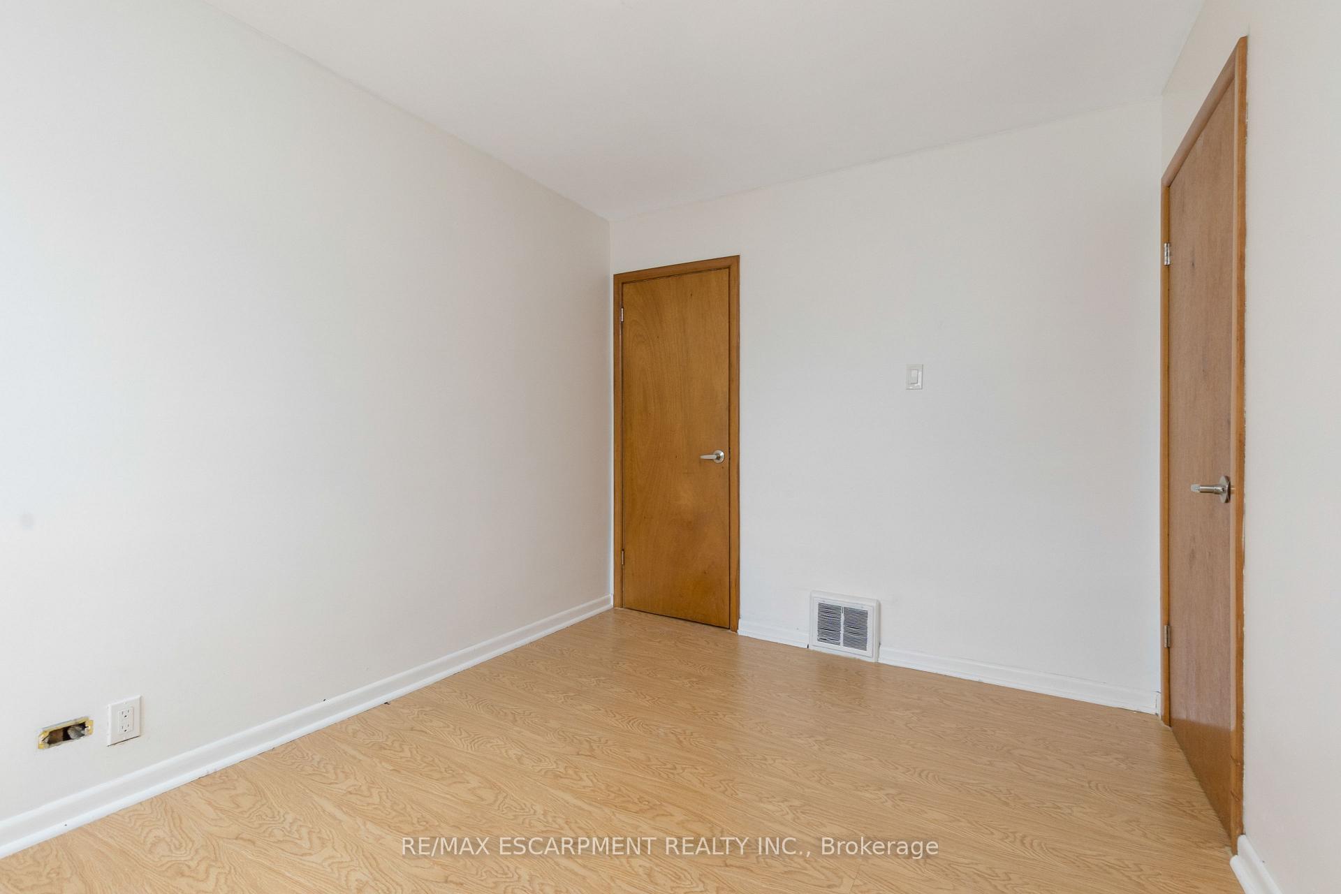 Photo 18 of Unit Upper, 48 Sherman Avenue N, Hamilton, Gibson — HOMEH