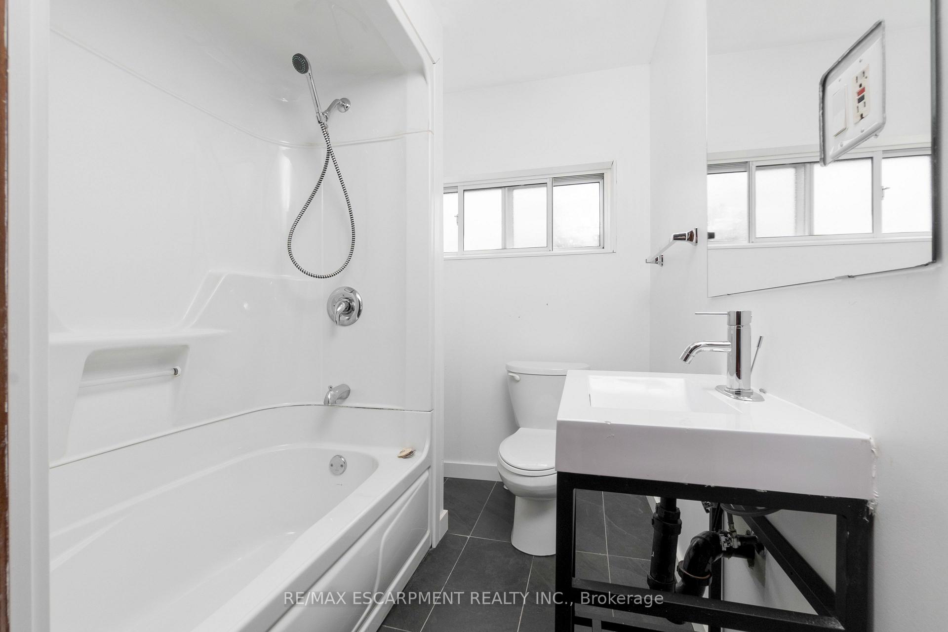 Photo 19 of Unit Upper, 48 Sherman Avenue N, Hamilton, Gibson — HOMEH
