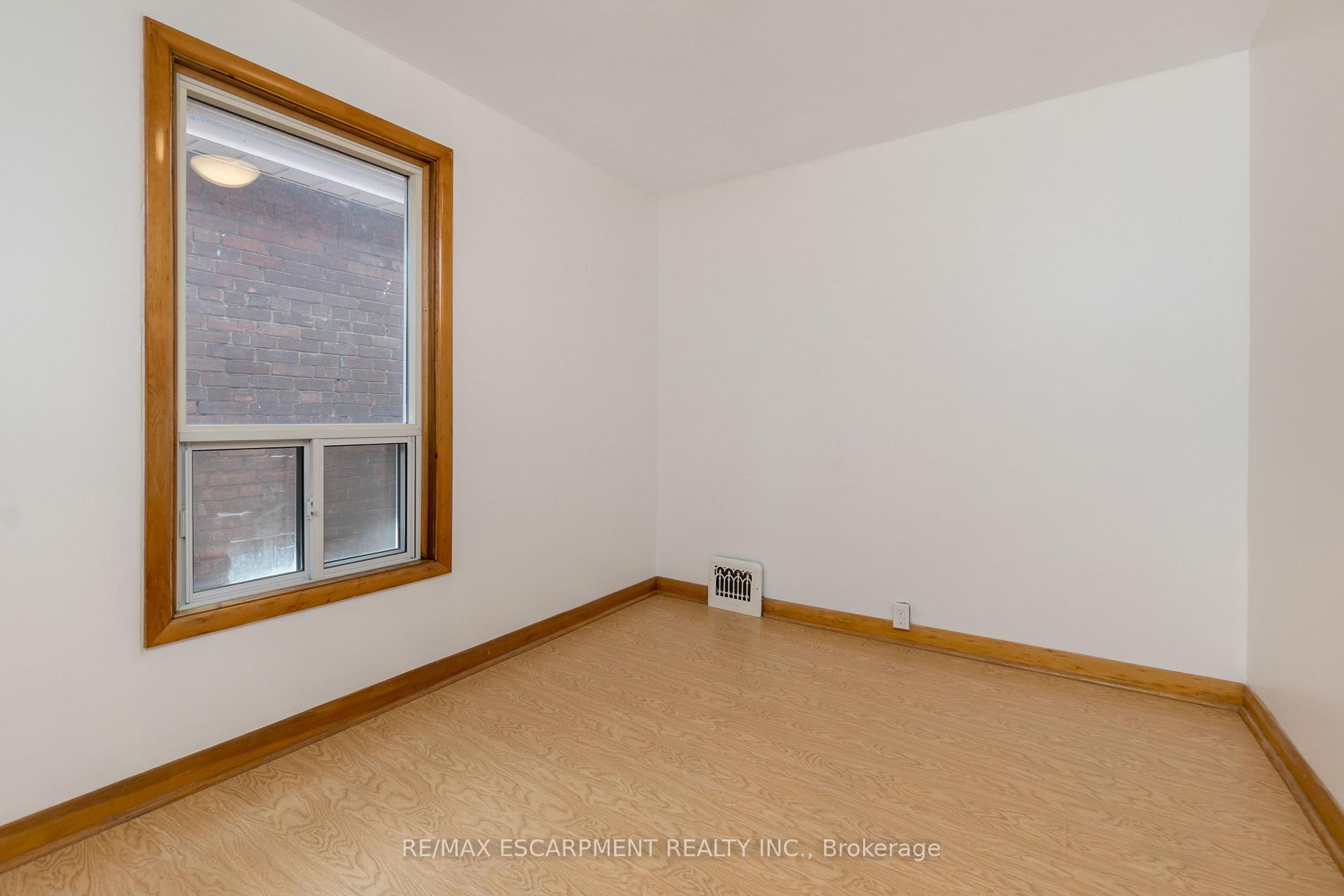 Photo 20 of Unit Upper, 48 Sherman Avenue N, Hamilton, Gibson — HOMEH