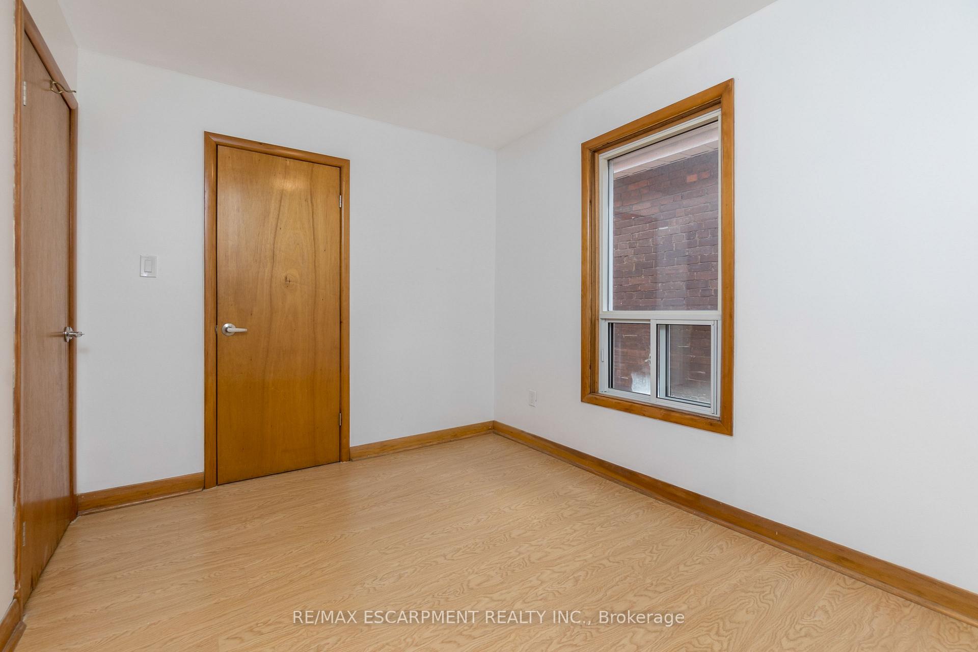 Photo 21 of Unit Upper, 48 Sherman Avenue N, Hamilton, Gibson — HOMEH