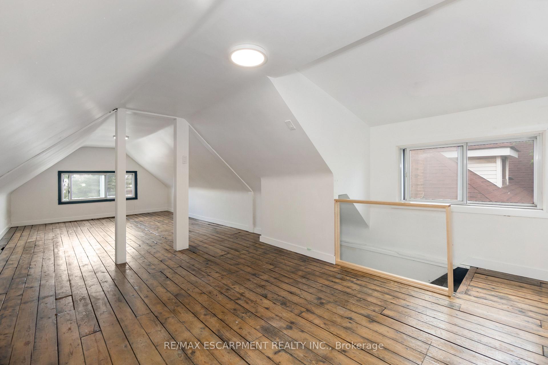 Photo 25 of Unit Upper, 48 Sherman Avenue N, Hamilton, Gibson — HOMEH