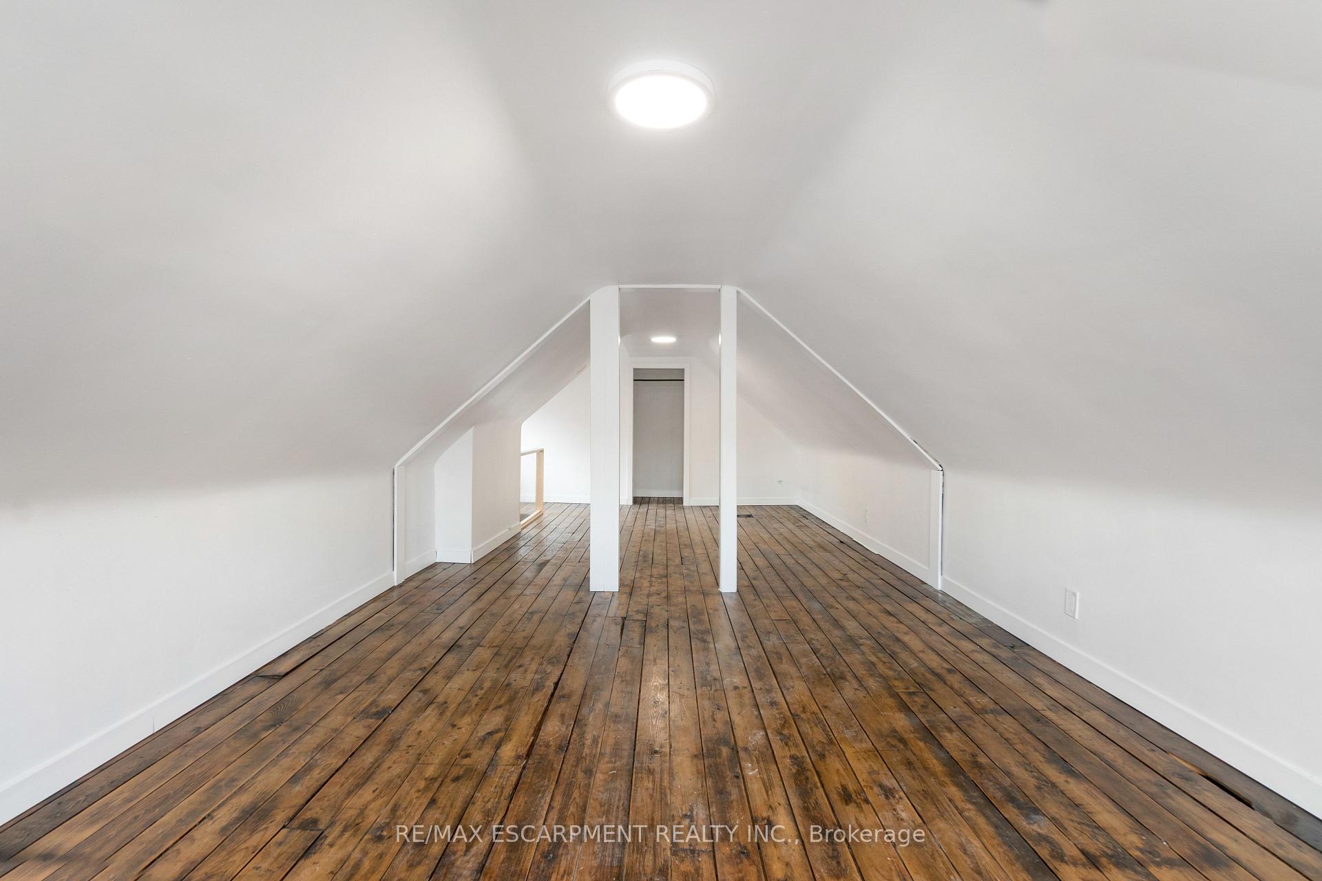 Photo 26 of Unit Upper, 48 Sherman Avenue N, Hamilton, Gibson — HOMEH