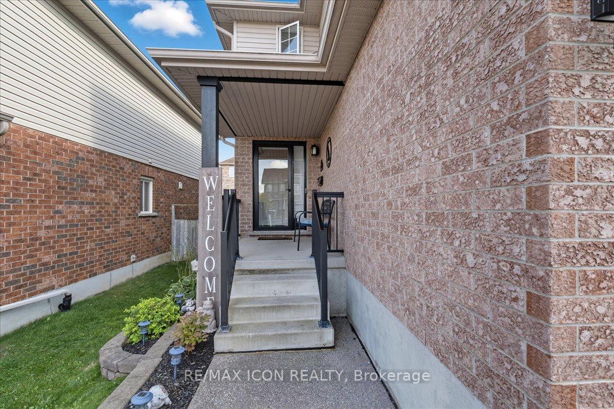 Photo 2 of 57 Tweedsdale Street, Kitchener — HOMEH