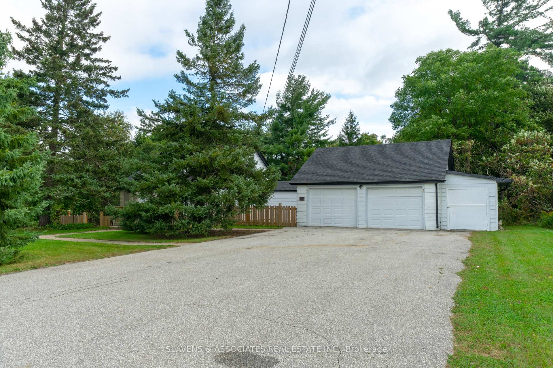 Photo 2 of 13385 Jane Street, King, King City — HOMEH