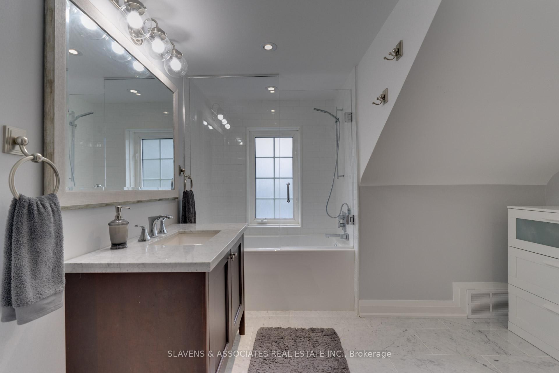 Photo 12 of 13385 Jane Street, King, King City — HOMEH