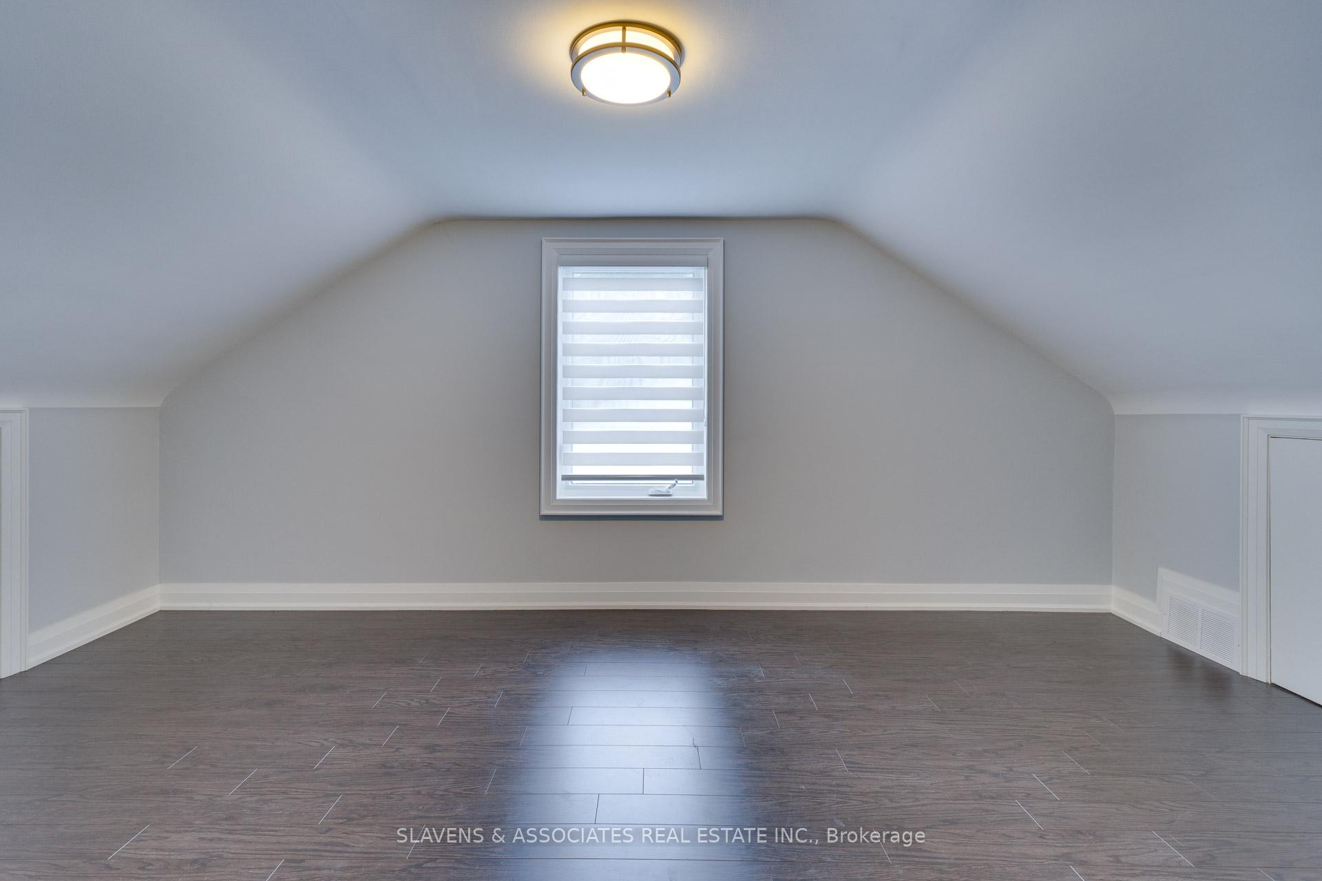 Photo 13 of 13385 Jane Street, King, King City — HOMEH