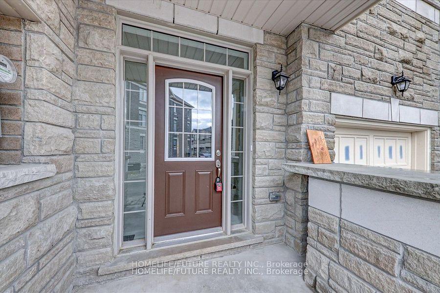 Photo 2 of 8 Thomas Hope Lane, Markham, Cedarwood — HOMEH