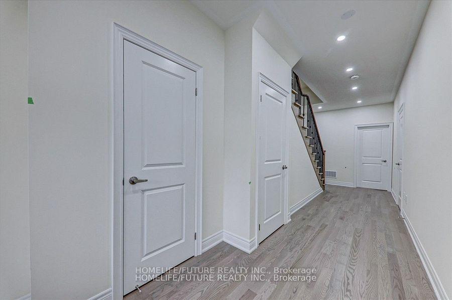 Photo 3 of 8 Thomas Hope Lane, Markham, Cedarwood — HOMEH