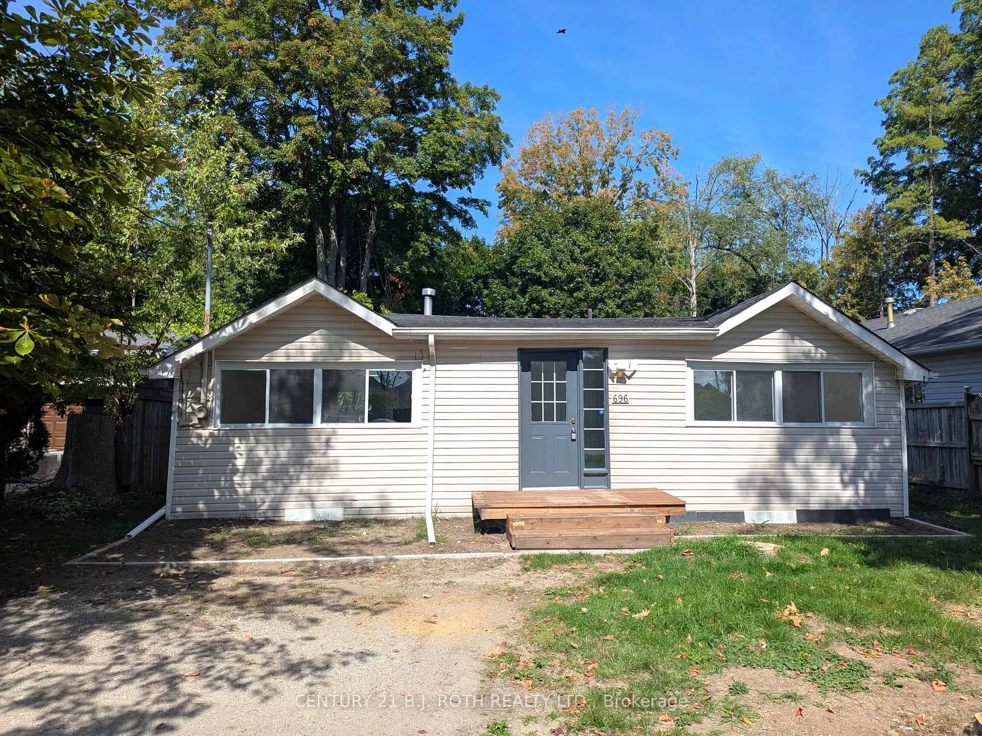 Front of 696 Hastings Avenue
