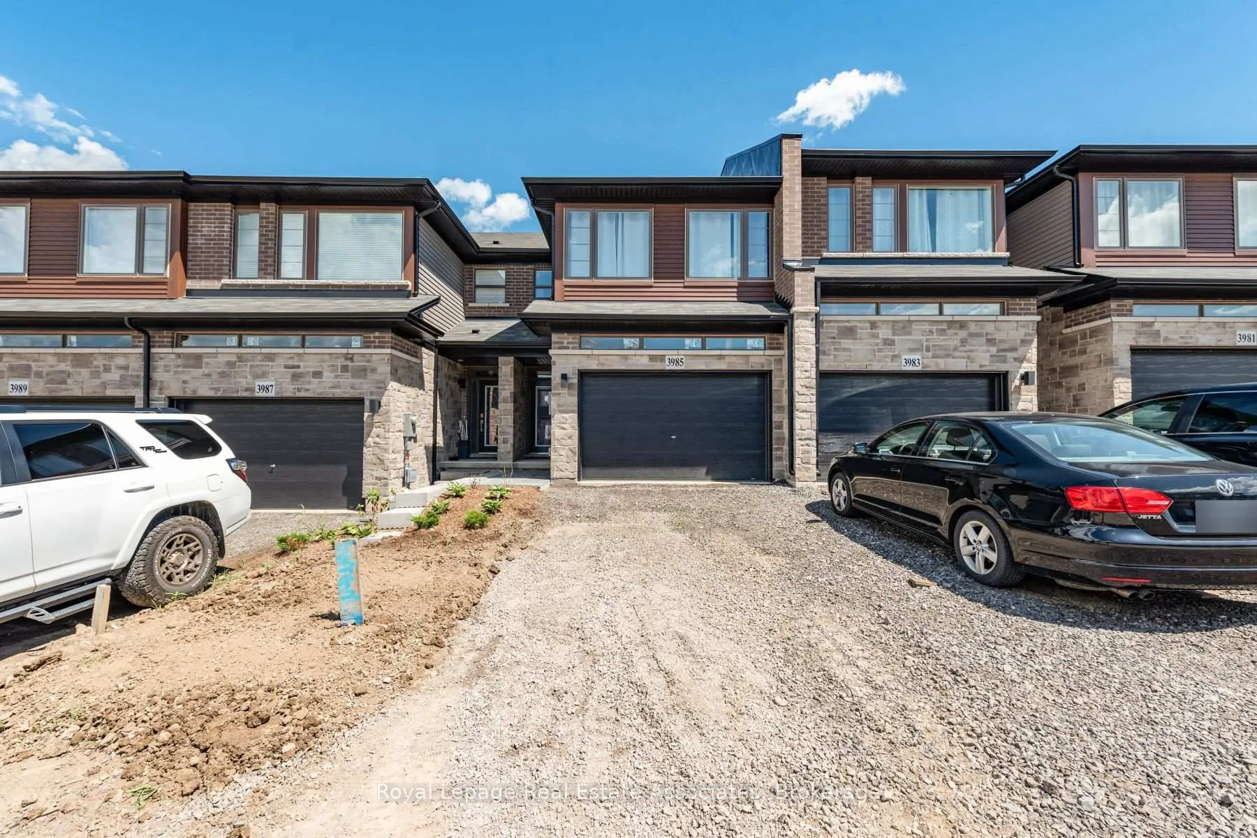 Photo 1 of 3985 Crown Street, Lincoln, Beamsville — HOMEH