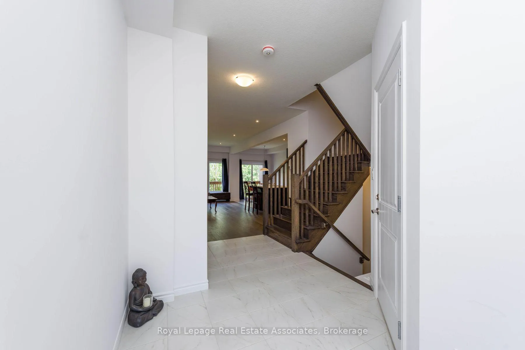 Photo 3 of 3985 Crown Street, Lincoln, Beamsville — HOMEH