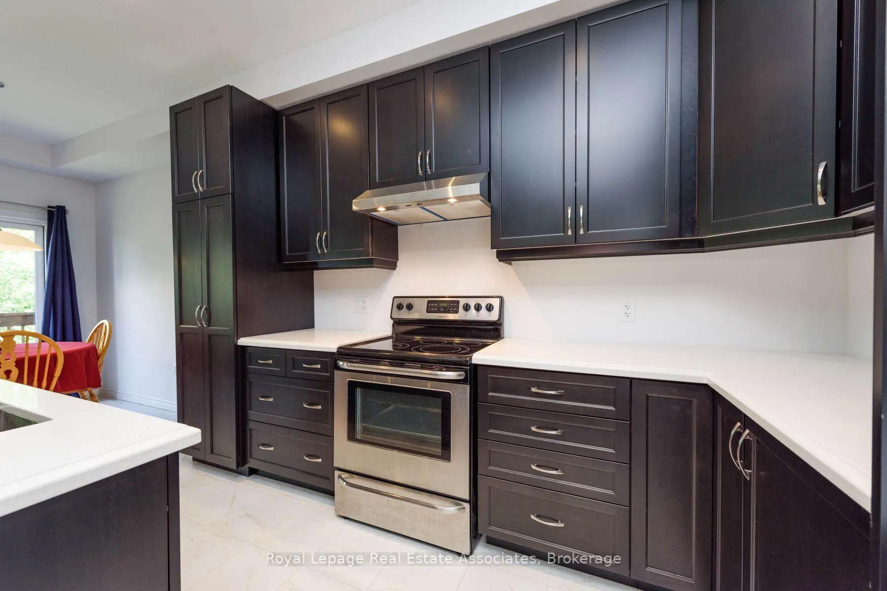 Photo 6 of 3985 Crown Street, Lincoln, Beamsville — HOMEH