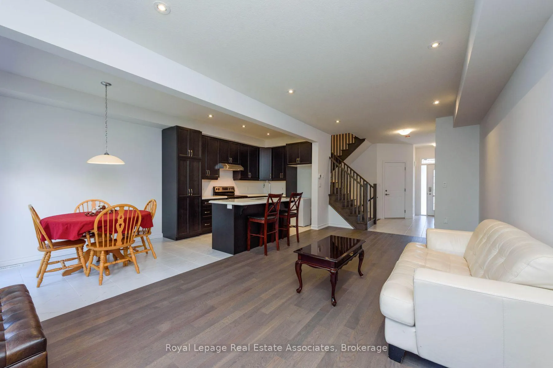 Photo 8 of 3985 Crown Street, Lincoln, Beamsville — HOMEH