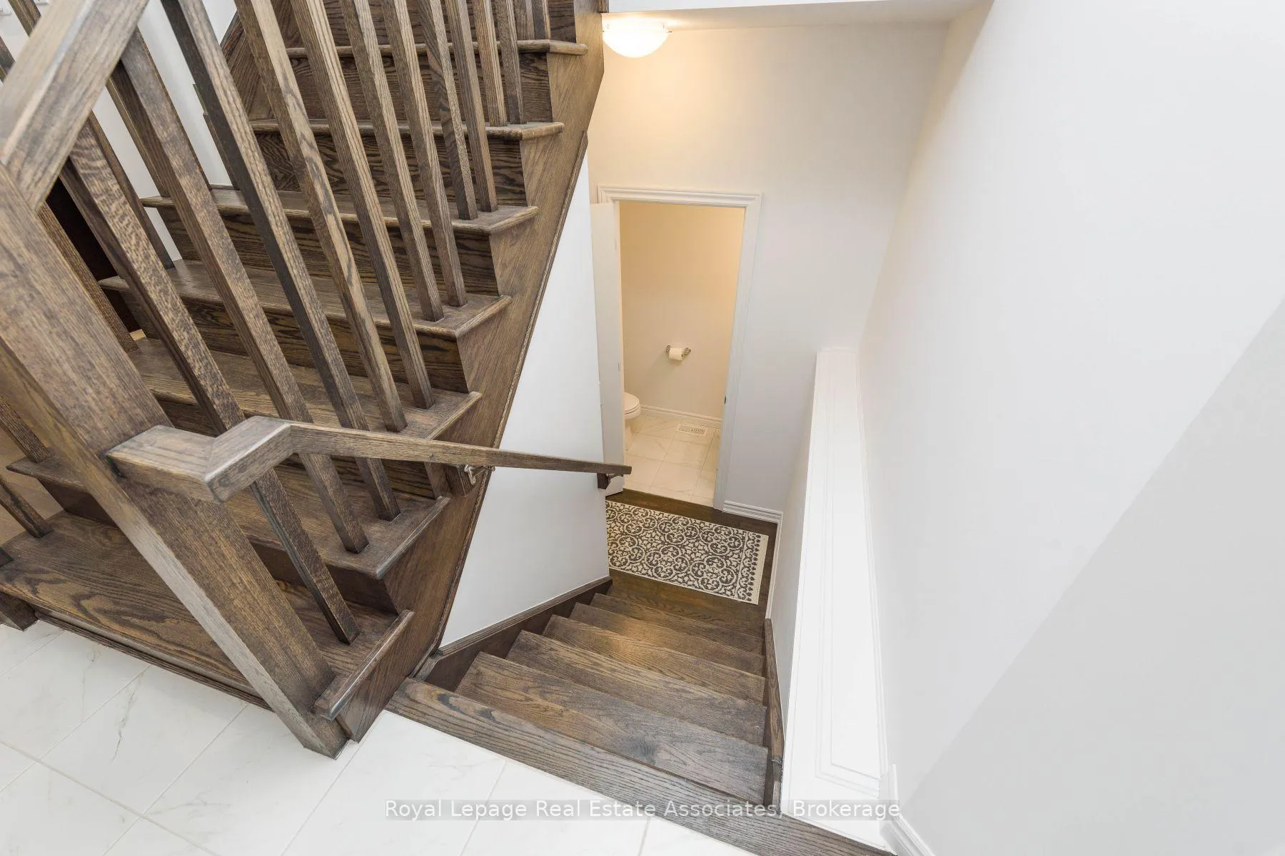 Photo 9 of 3985 Crown Street, Lincoln, Beamsville — HOMEH