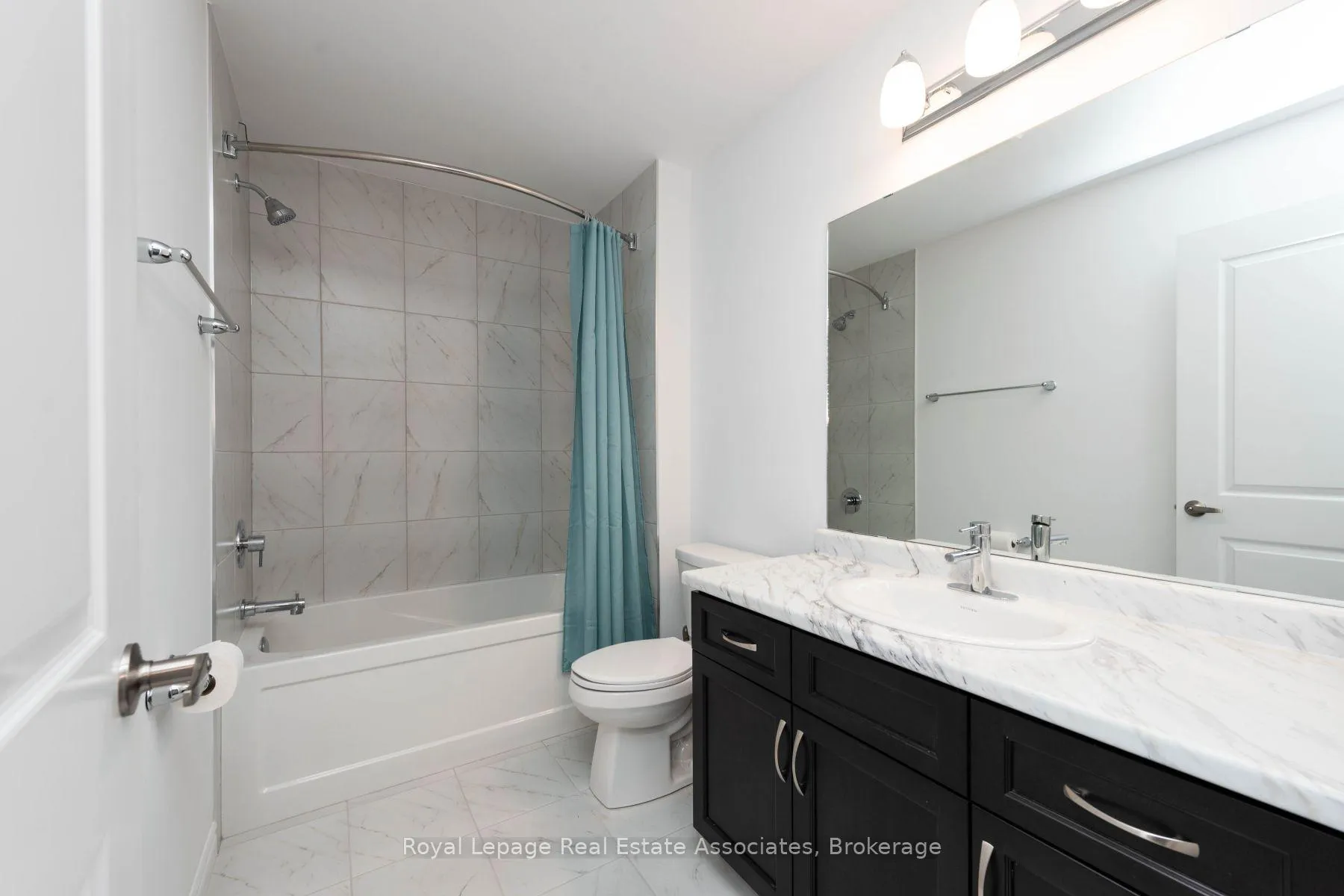 Photo 17 of 3985 Crown Street, Lincoln, Beamsville — HOMEH