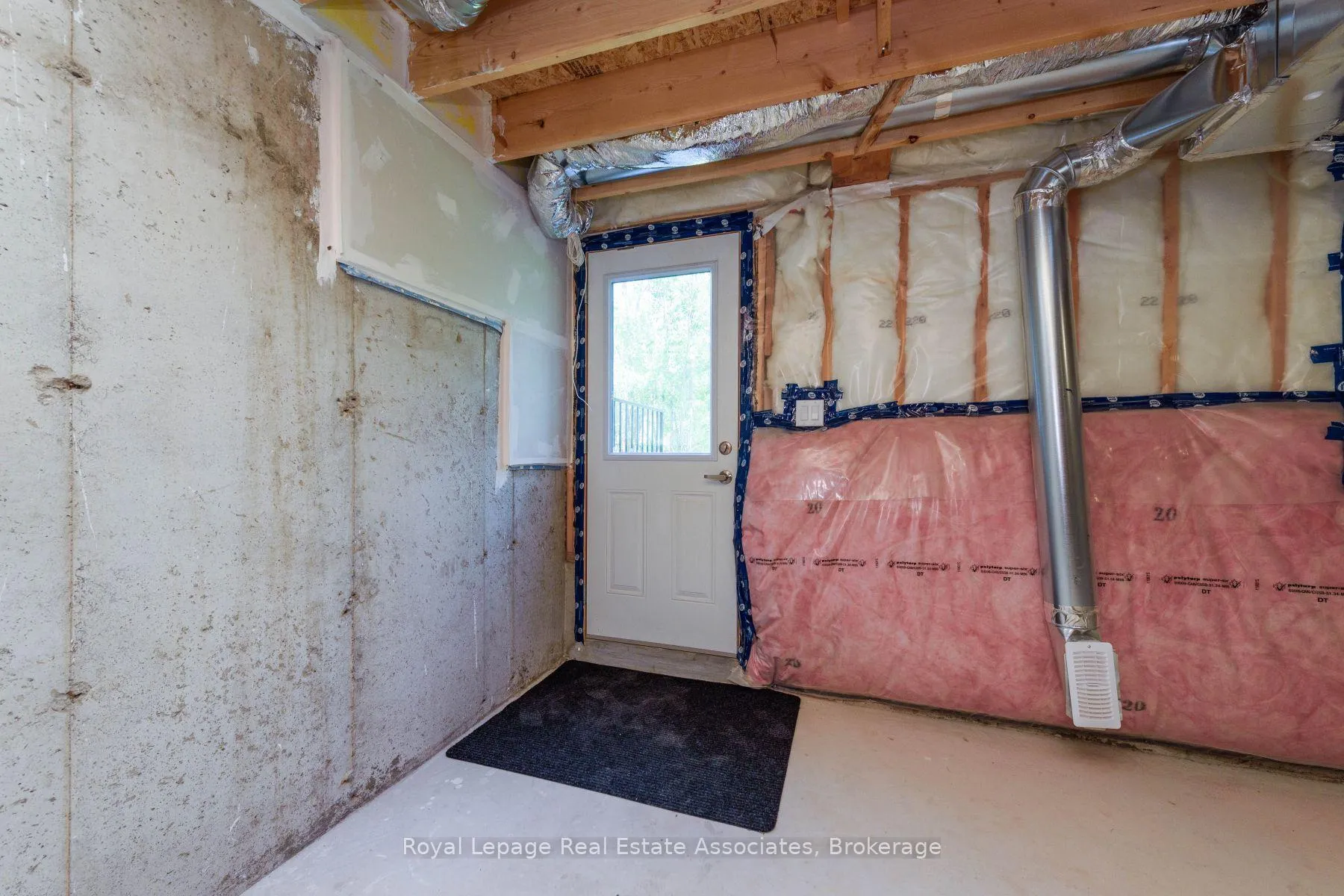 Photo 20 of 3985 Crown Street, Lincoln, Beamsville — HOMEH
