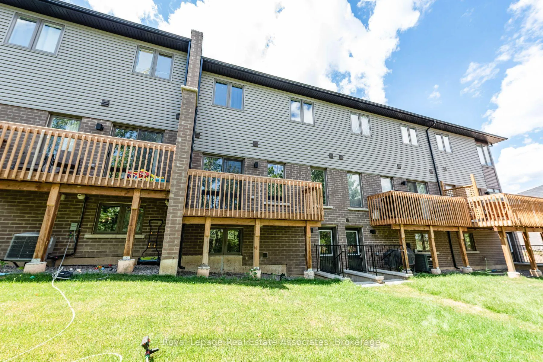Photo 22 of 3985 Crown Street, Lincoln, Beamsville — HOMEH