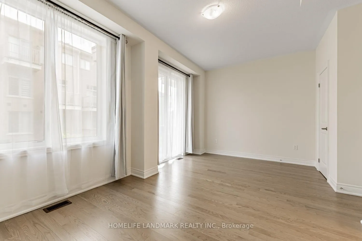 Photo 11 of 47 Andress Way, Markham, Cedarwood — HOMEH