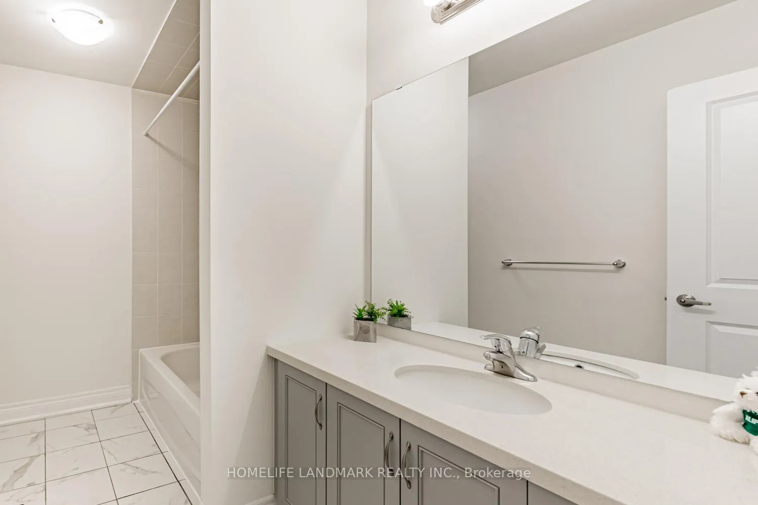 Photo 32 of 47 Andress Way, Markham, Cedarwood — HOMEH