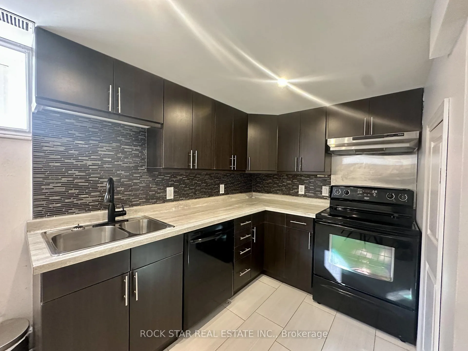 Photo 1 of Unit Basement, 38 Clarendon Avenue, Hamilton, Balfour — HOMEH