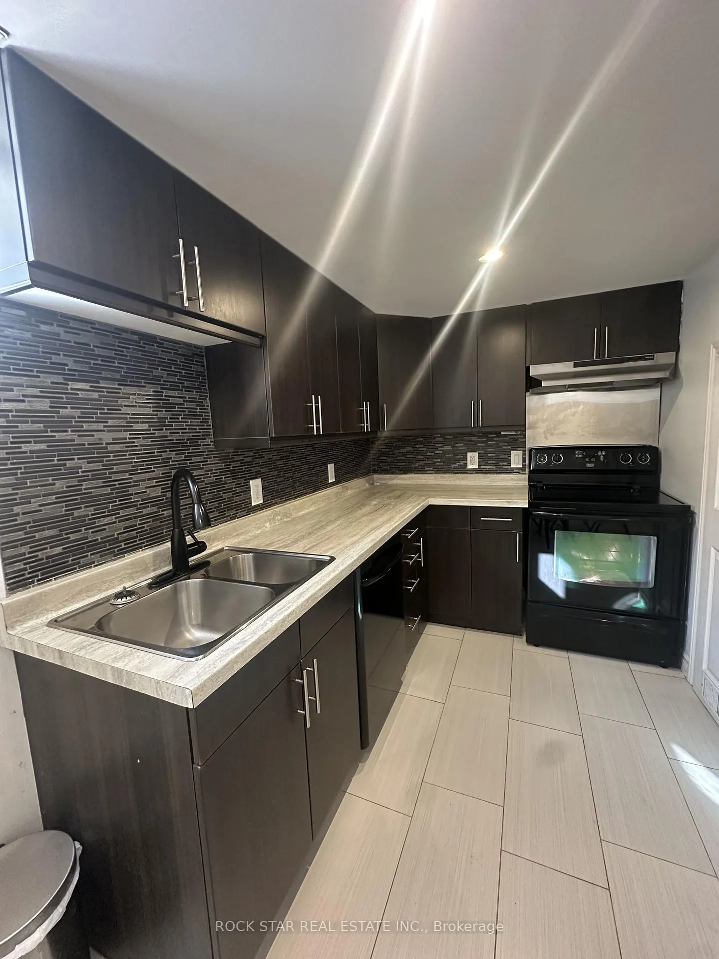 Photo 2 of Unit Basement, 38 Clarendon Avenue, Hamilton, Balfour — HOMEH