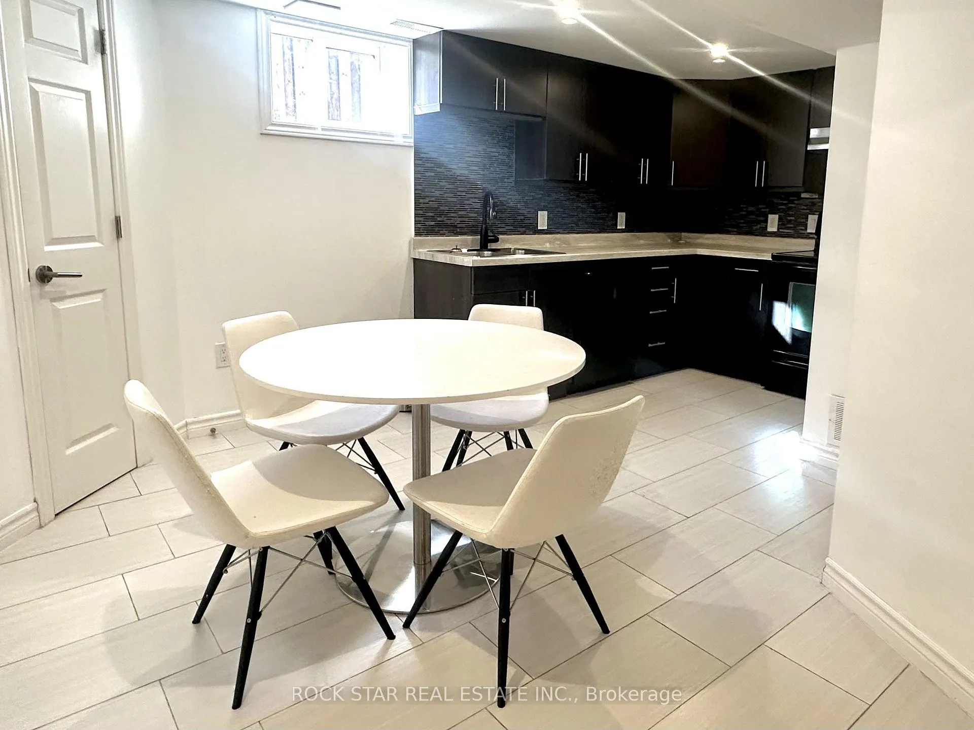 Photo 3 of Unit Basement, 38 Clarendon Avenue, Hamilton, Balfour — HOMEH