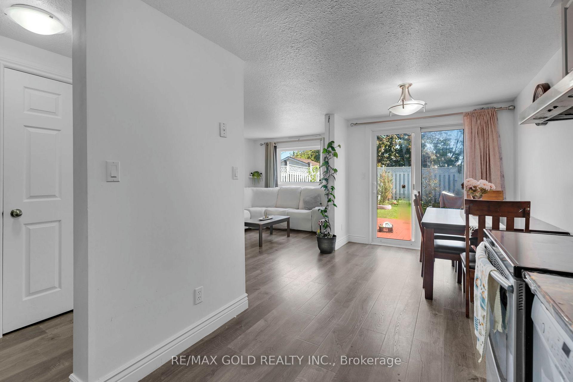 Photo 9 of 46 Activa Avenue, Kitchener, Larentian West — HOMEH