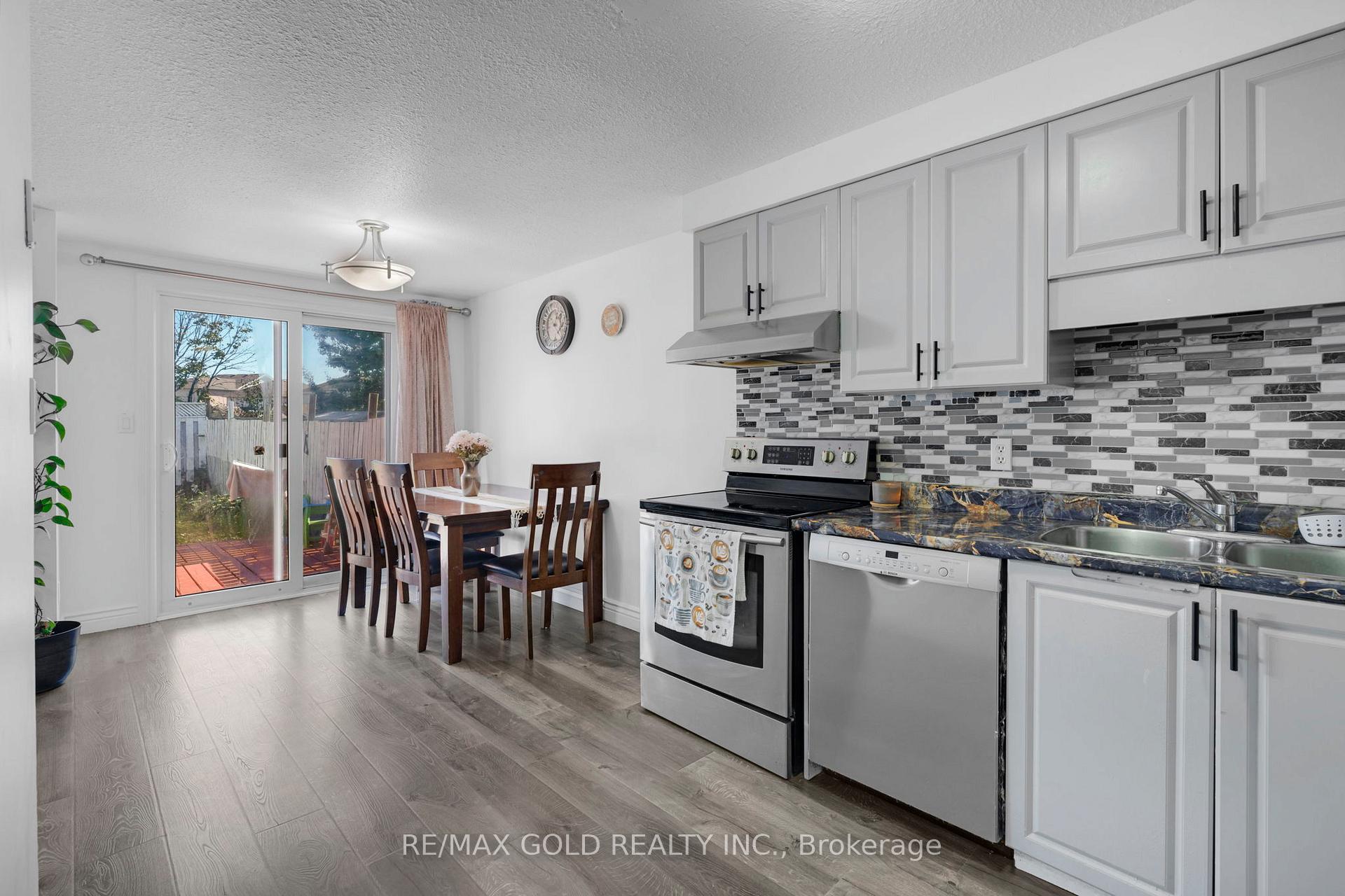 Photo 10 of 46 Activa Avenue, Kitchener, Larentian West — HOMEH