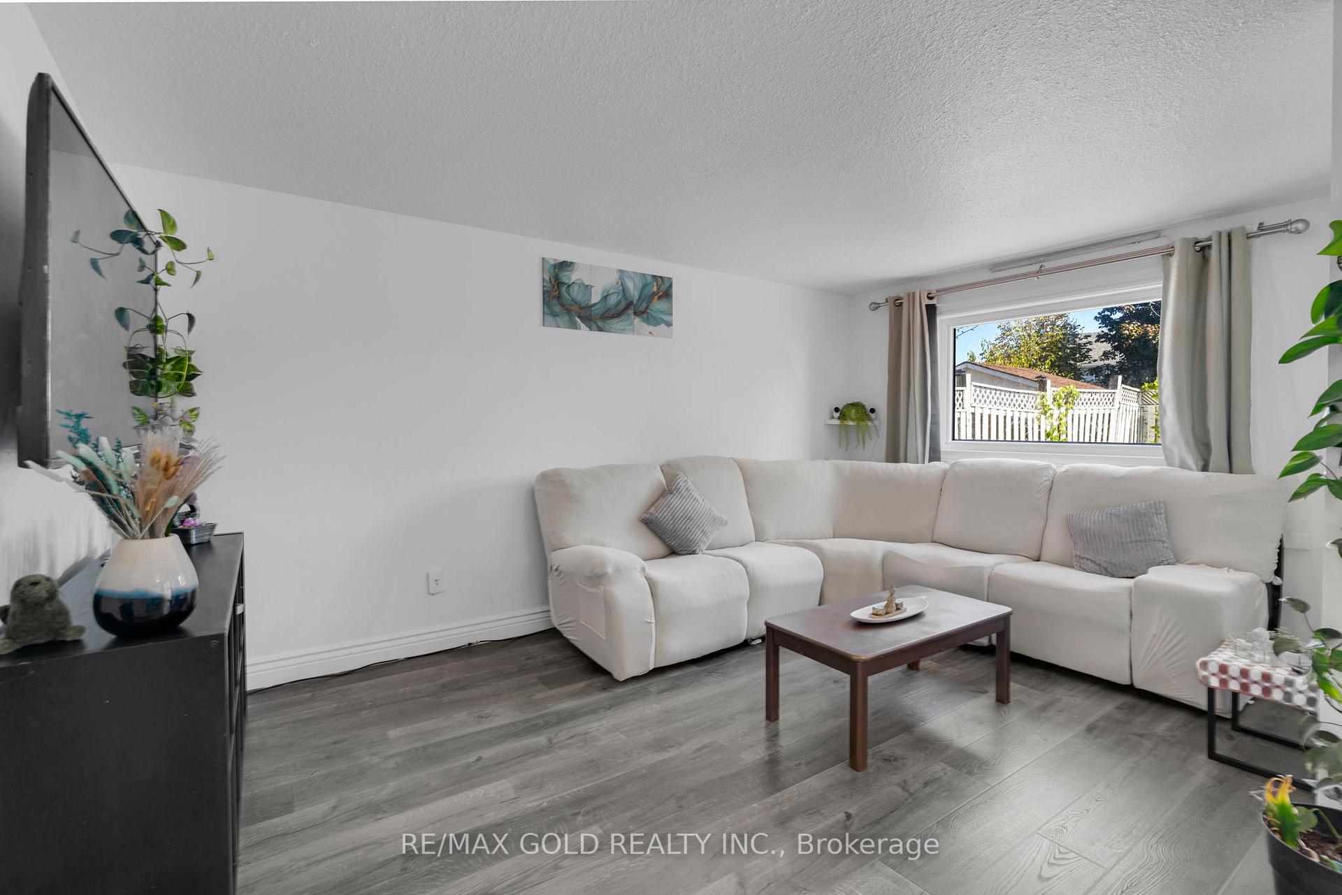 Photo 12 of 46 Activa Avenue, Kitchener, Larentian West — HOMEH