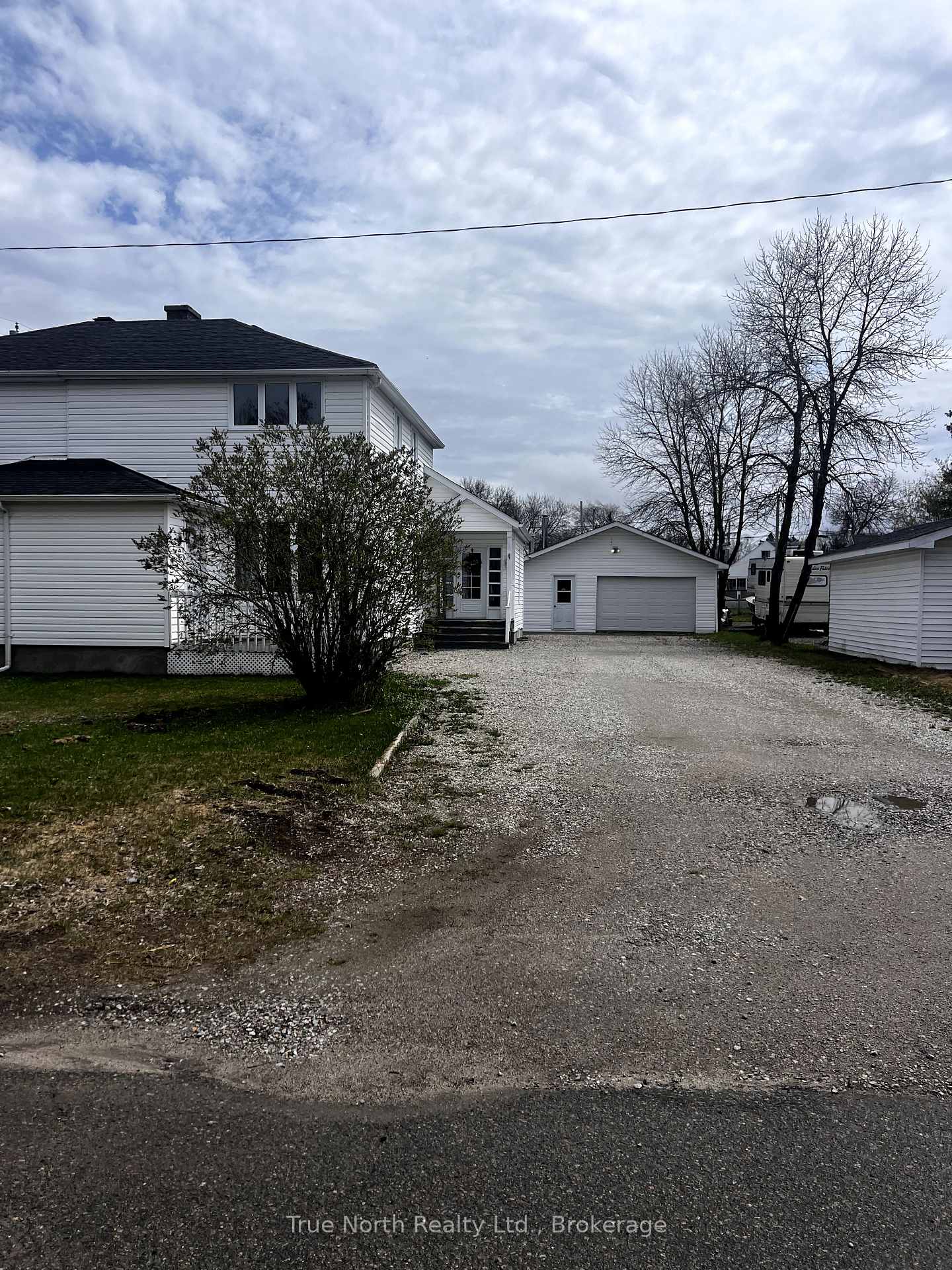 Photo 1 of 18 Victoria Street, Kapuskasing — HOMEH