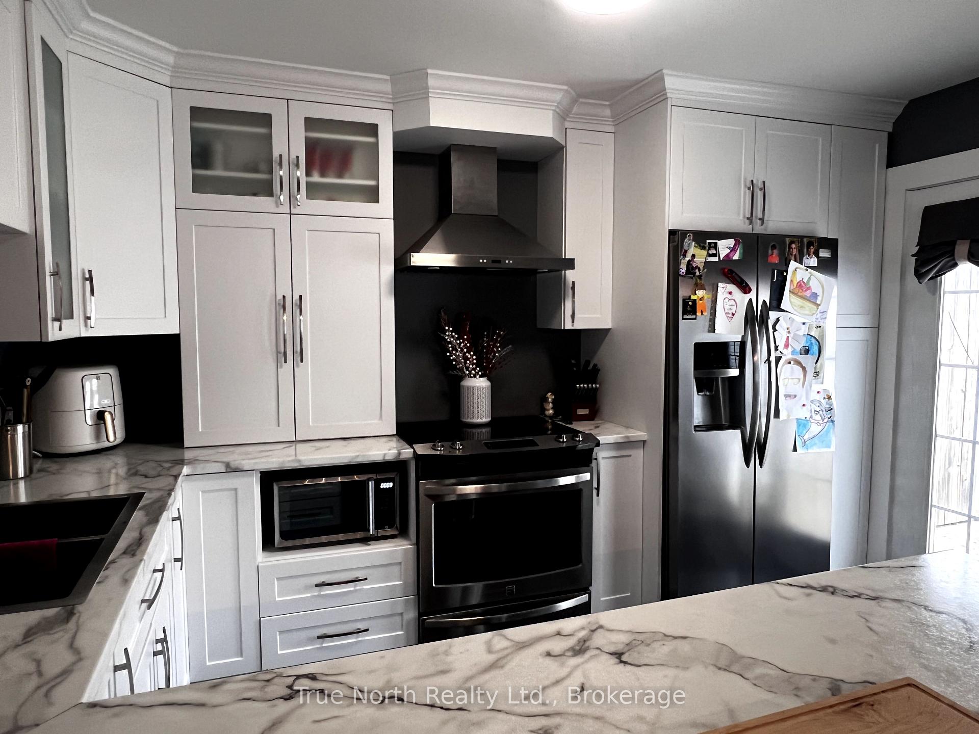 Photo 10 of 18 Victoria Street, Kapuskasing — HOMEH