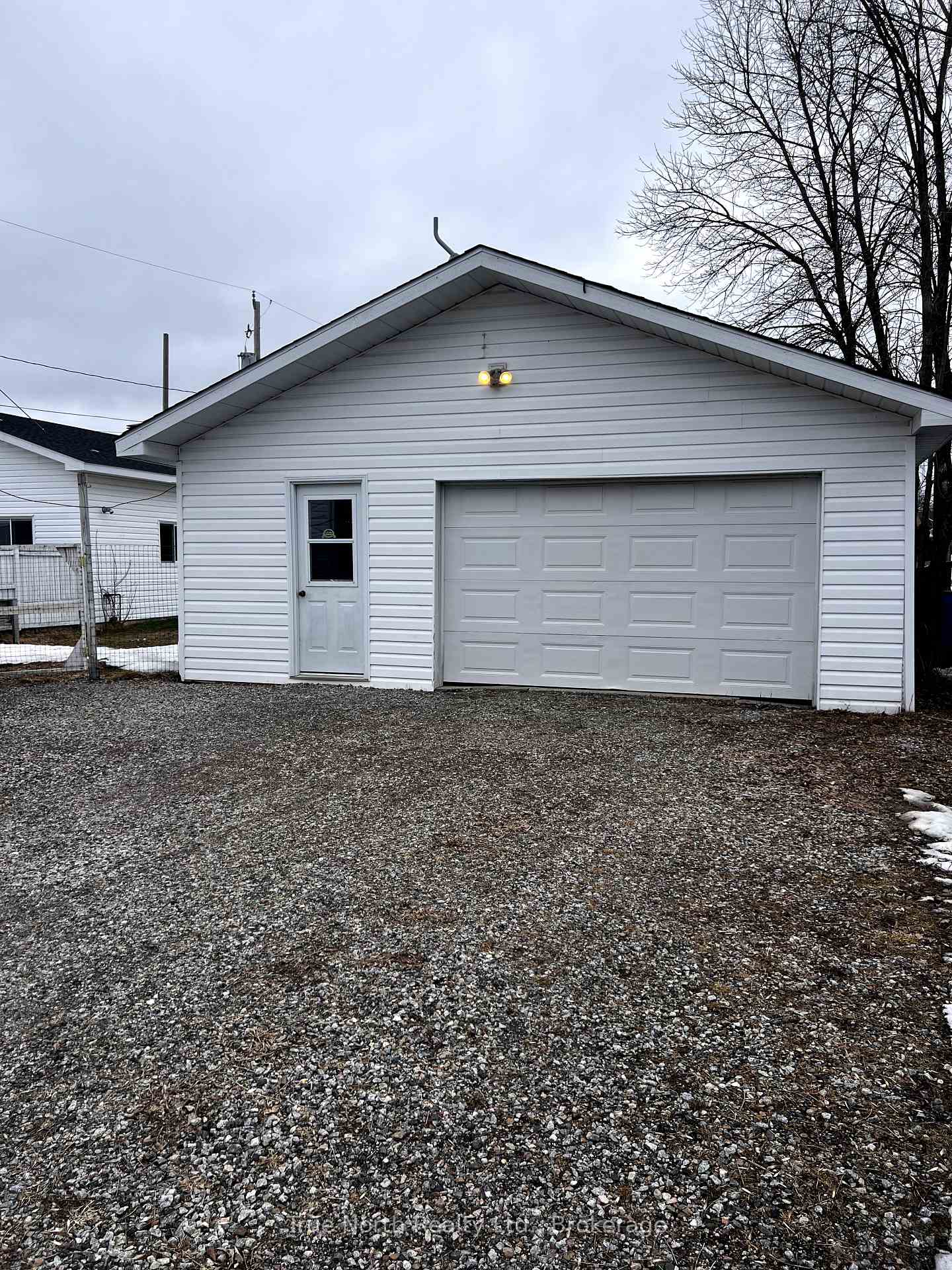 Photo 32 of 18 Victoria Street, Kapuskasing — HOMEH