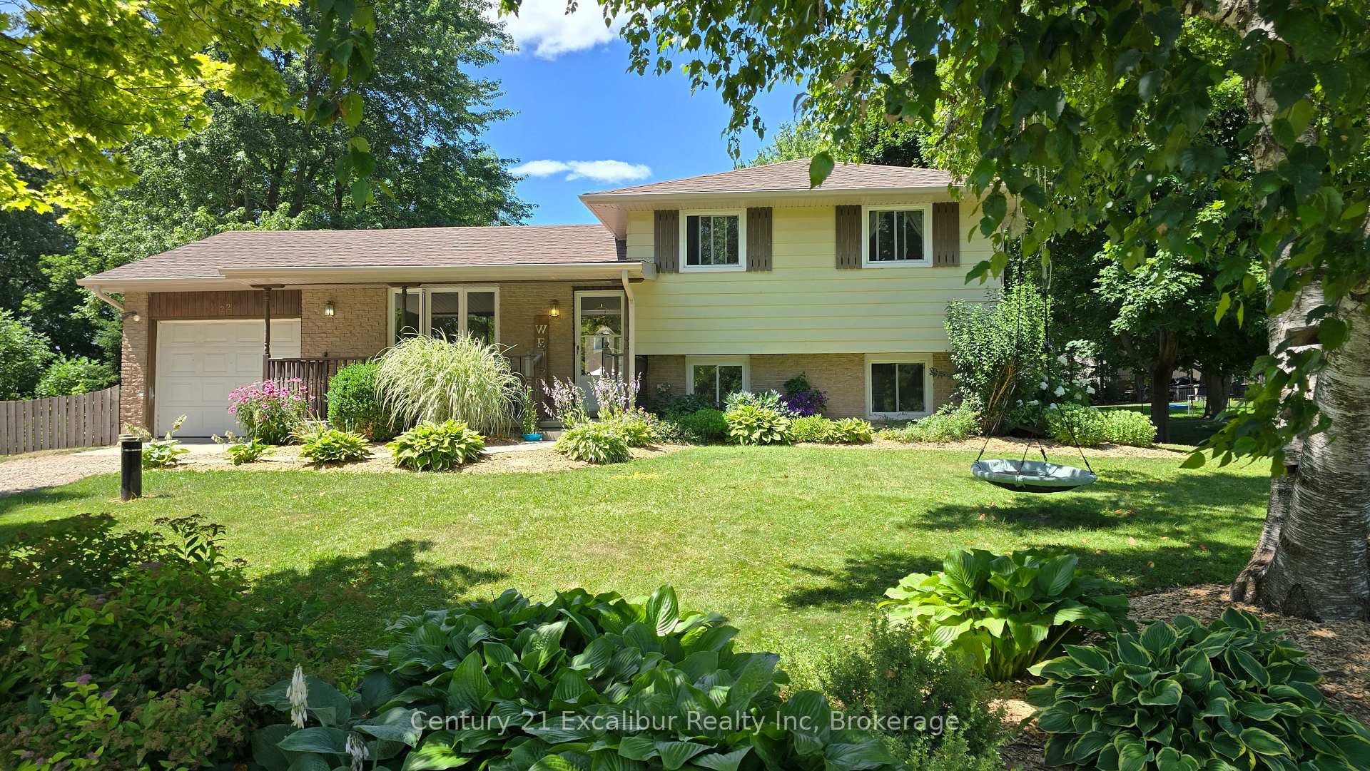 Photo 1 of 22 Rebecca Street W, Mapleton, Rural Mapleton — HOMEH