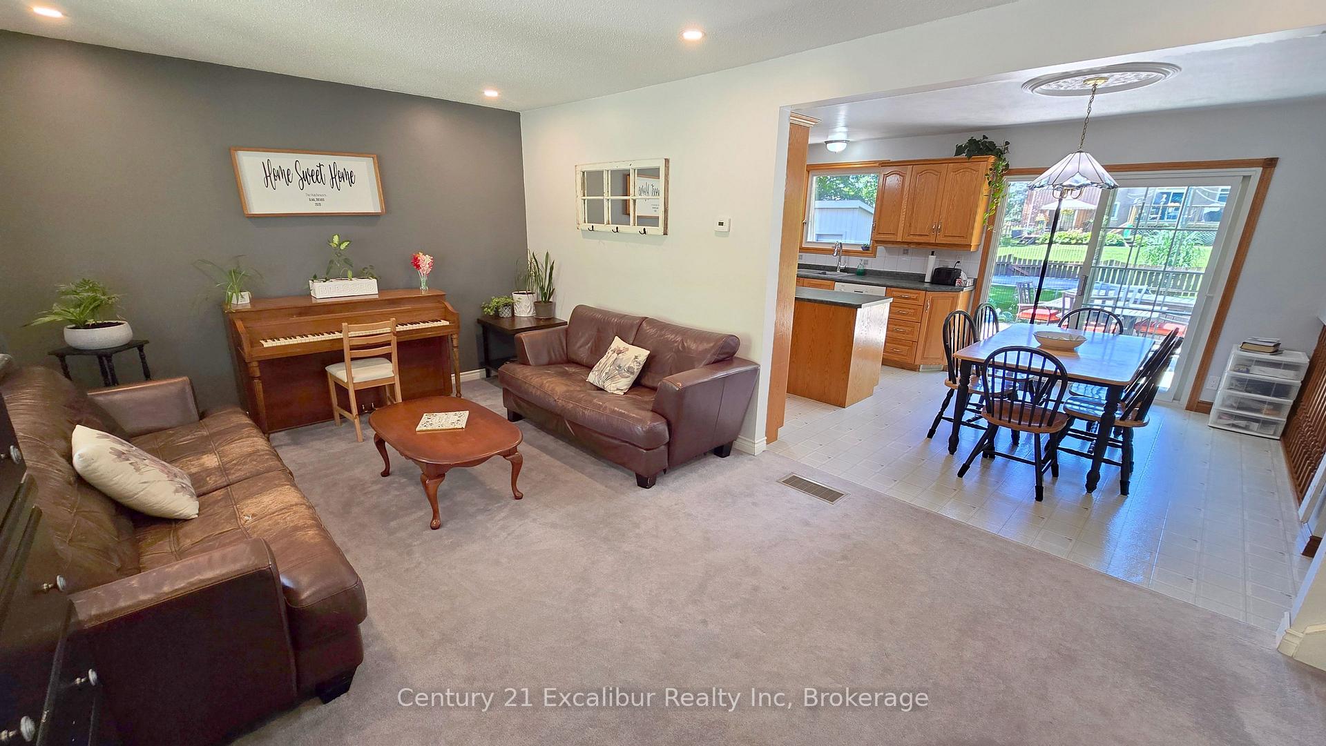 Photo 3 of 22 Rebecca Street W, Mapleton, Rural Mapleton — HOMEH