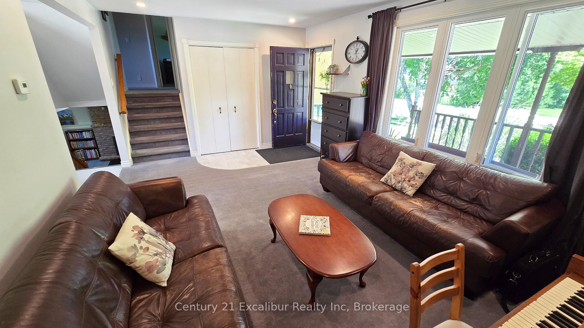 Photo 4 of 22 Rebecca Street W, Mapleton, Rural Mapleton — HOMEH