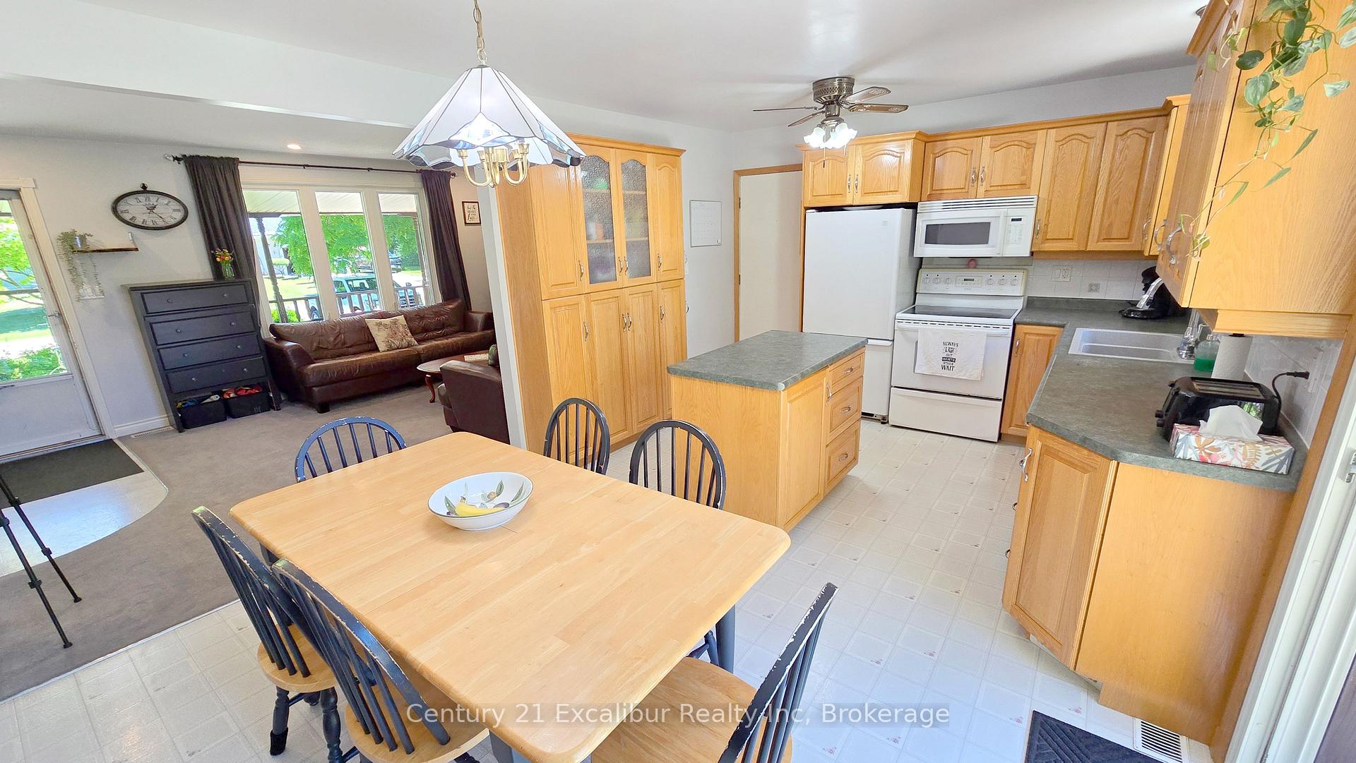 Photo 7 of 22 Rebecca Street W, Mapleton, Rural Mapleton — HOMEH
