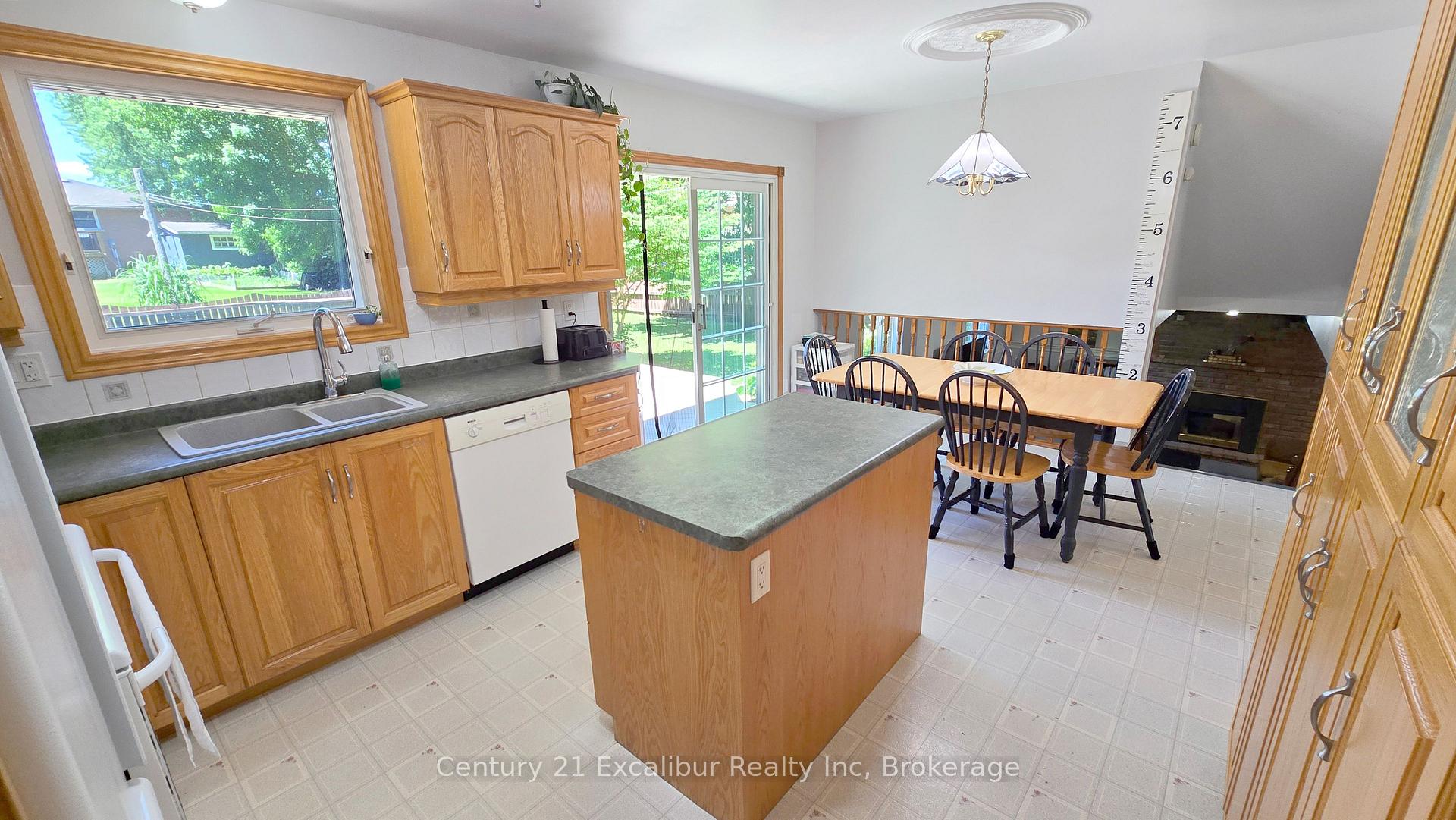 Photo 8 of 22 Rebecca Street W, Mapleton, Rural Mapleton — HOMEH