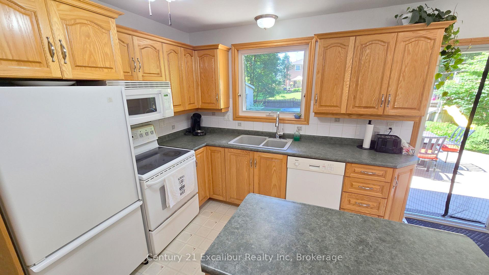 Photo 9 of 22 Rebecca Street W, Mapleton, Rural Mapleton — HOMEH