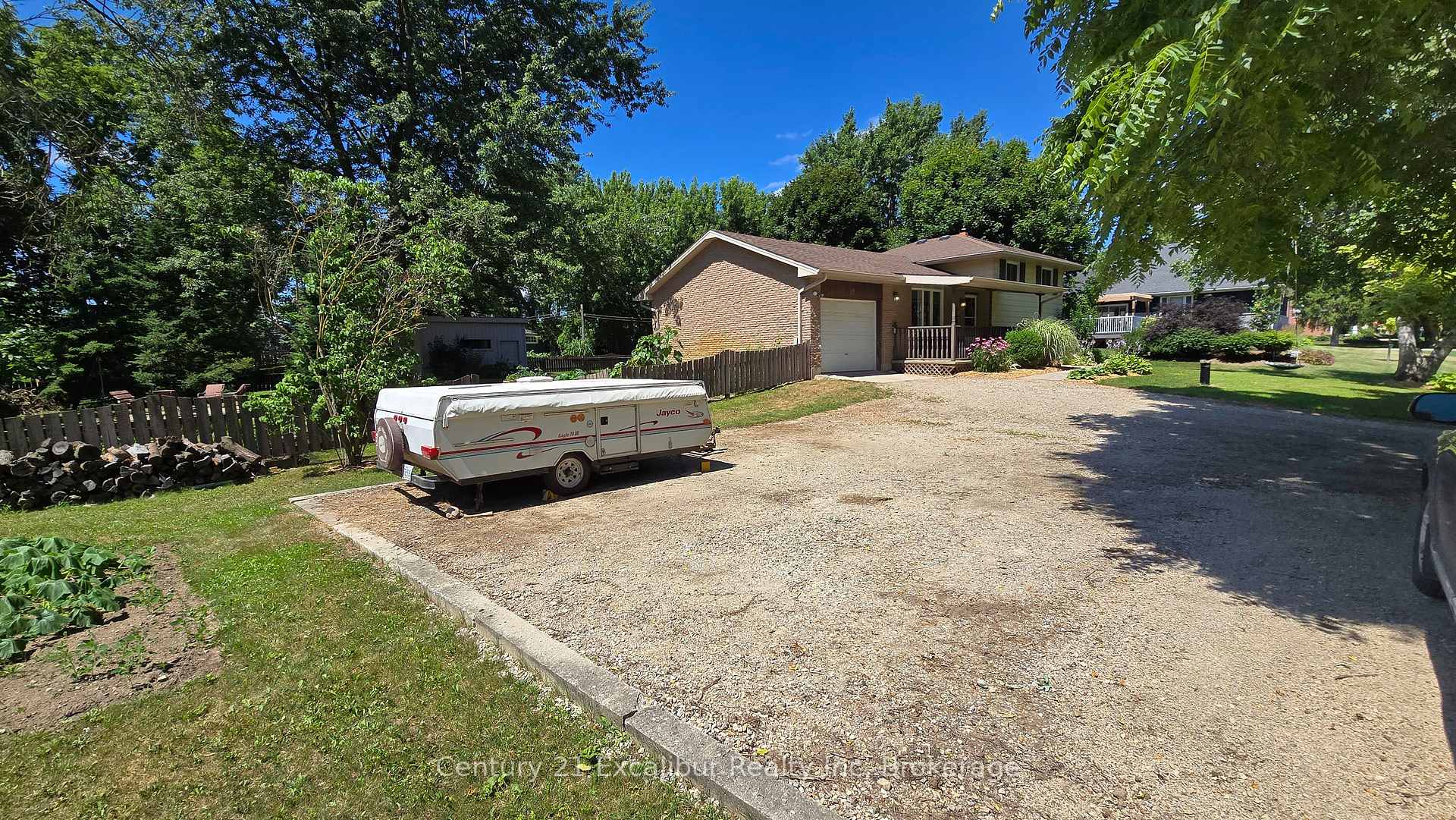 Photo 23 of 22 Rebecca Street W, Mapleton, Rural Mapleton — HOMEH