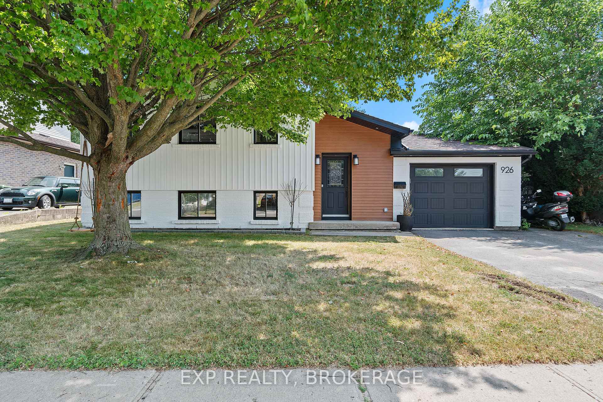Photo 2 of 926 Cresthill Street, Kingston, North of Taylor-Kidd Blvd — HOMEH