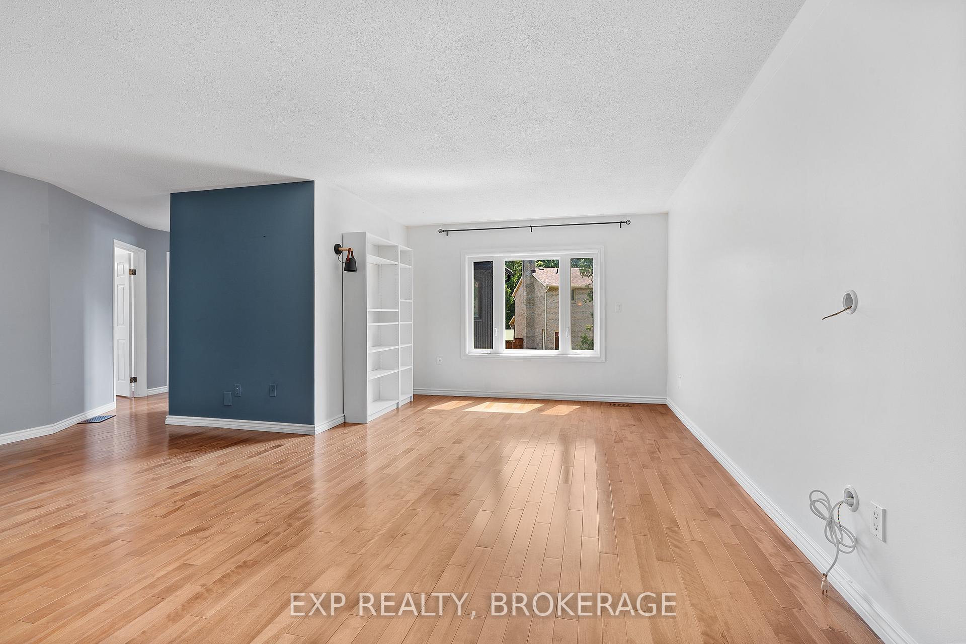 Photo 7 of 926 Cresthill Street, Kingston, North of Taylor-Kidd Blvd — HOMEH