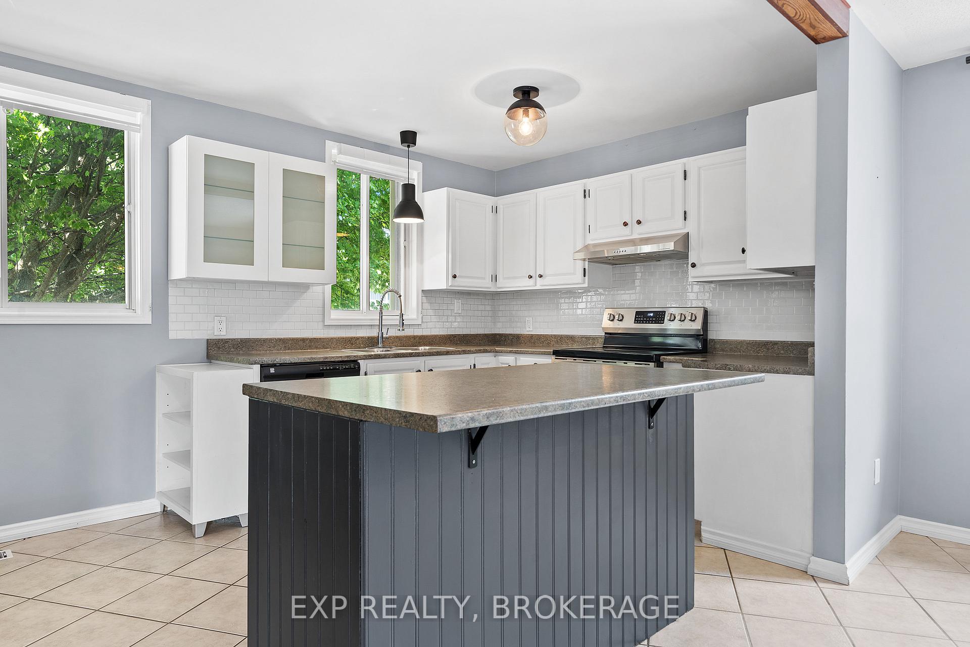 Photo 13 of 926 Cresthill Street, Kingston, North of Taylor-Kidd Blvd — HOMEH