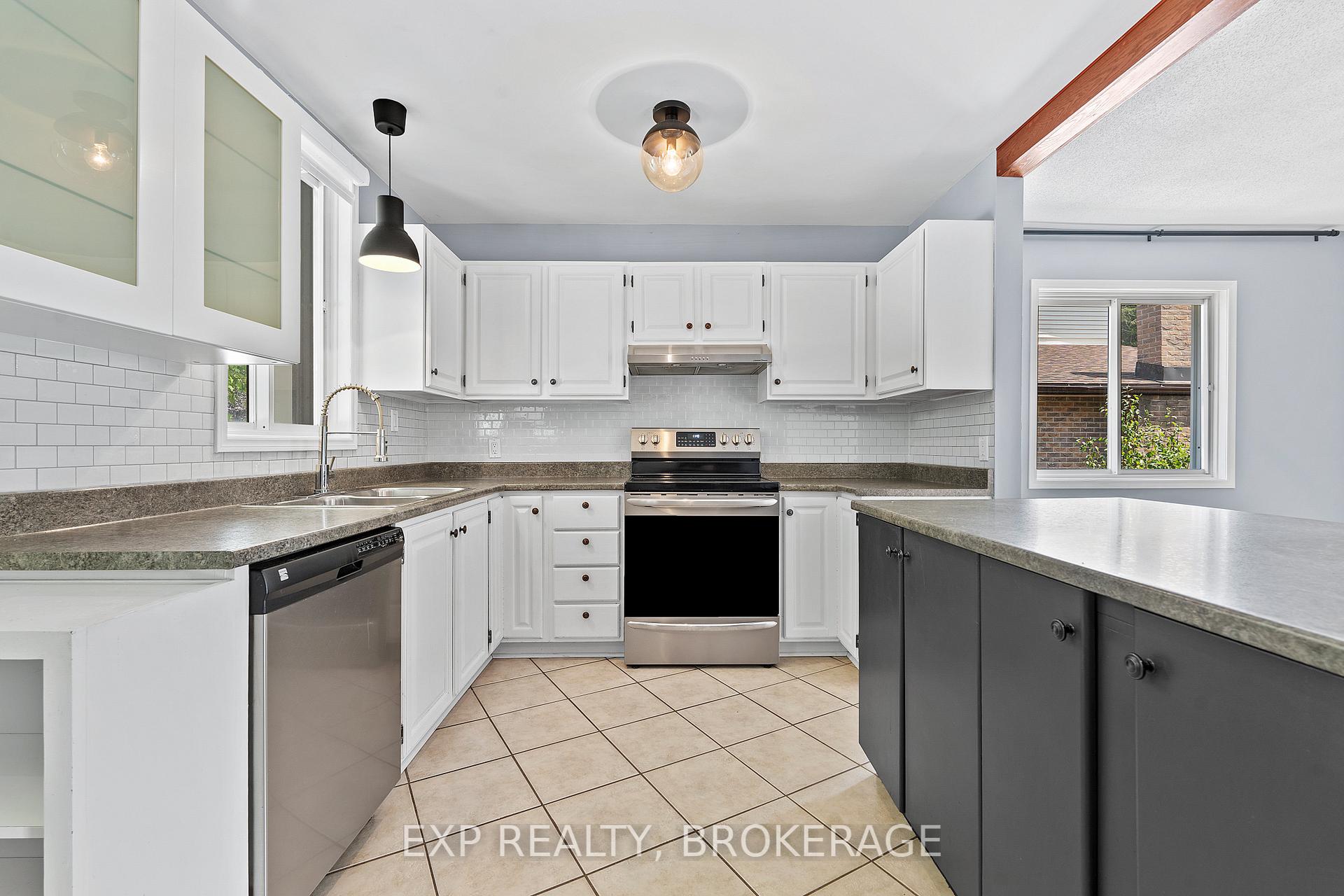 Photo 14 of 926 Cresthill Street, Kingston, North of Taylor-Kidd Blvd — HOMEH